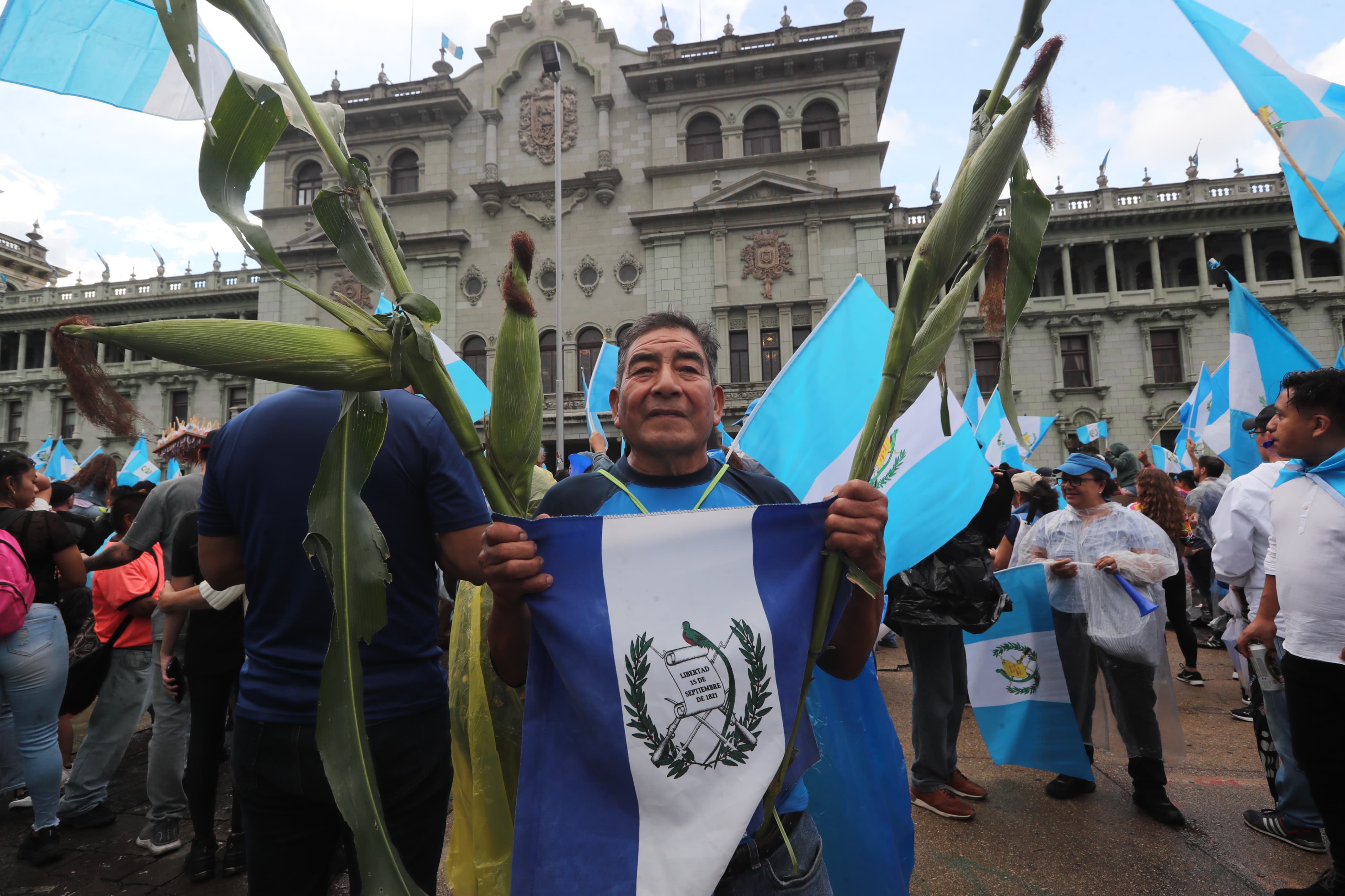 Fotos: Así fue la manifestación contra Consuelo Porras y Rafael Curruchiche y los mensajes que enviaron'