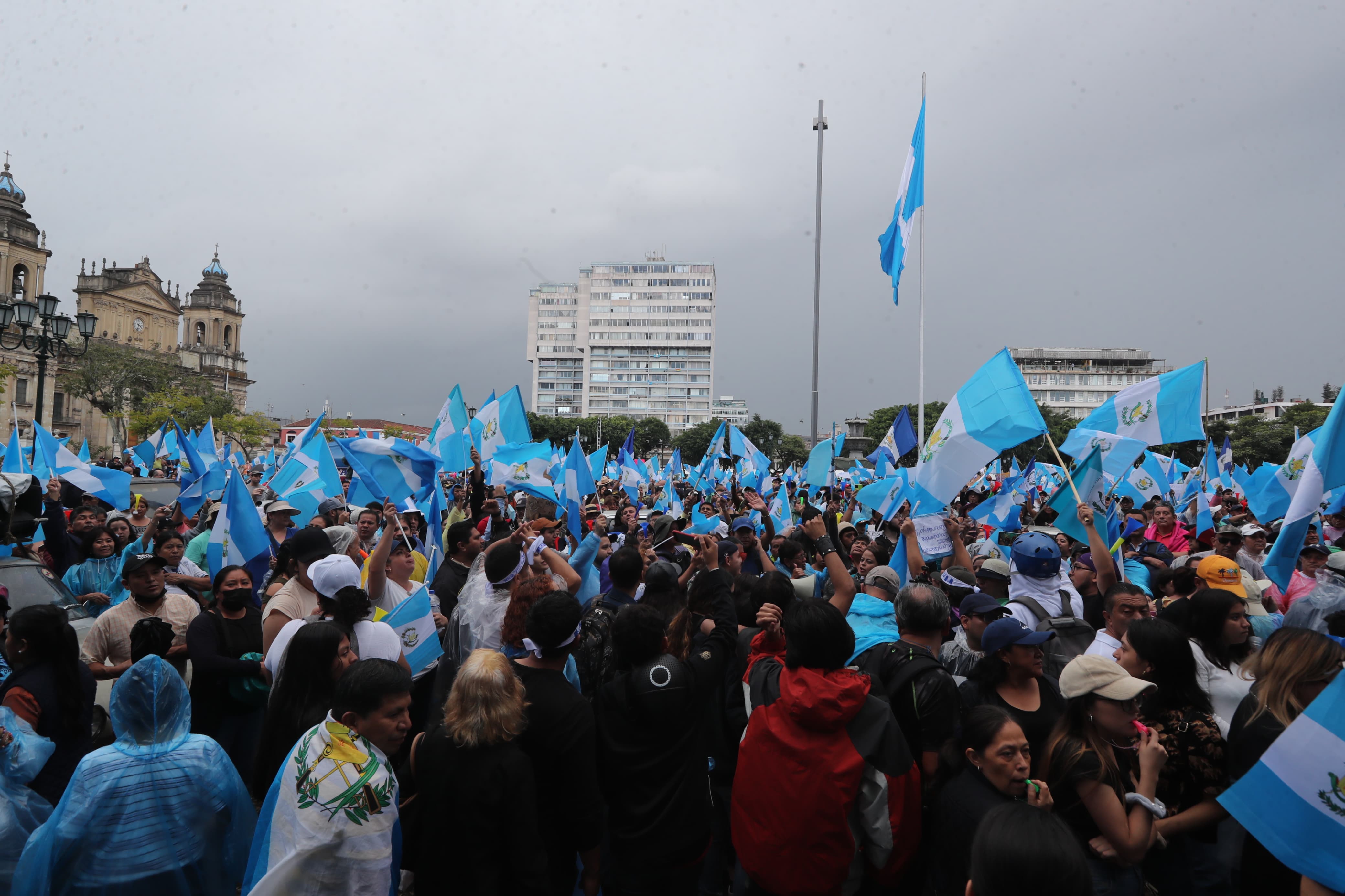 Fotos: Así fue la manifestación contra Consuelo Porras y Rafael Curruchiche y los mensajes que enviaron'