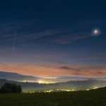 Imágen en la que se aprecia el cometa Nishimura  y el planeta Venus. El cometa Nishimura, que fue descubierto el pasado 12 de agosto por un astrónomo aficionado, ya se puede ver desde la Tierra, aunque el mejor día para apreciar todo su esplendor será durante el anochecer del domingo 17, (Foto Prensa Libre: EFE/ Petr Horálek / Institute Of Physics In Opava/NASA)