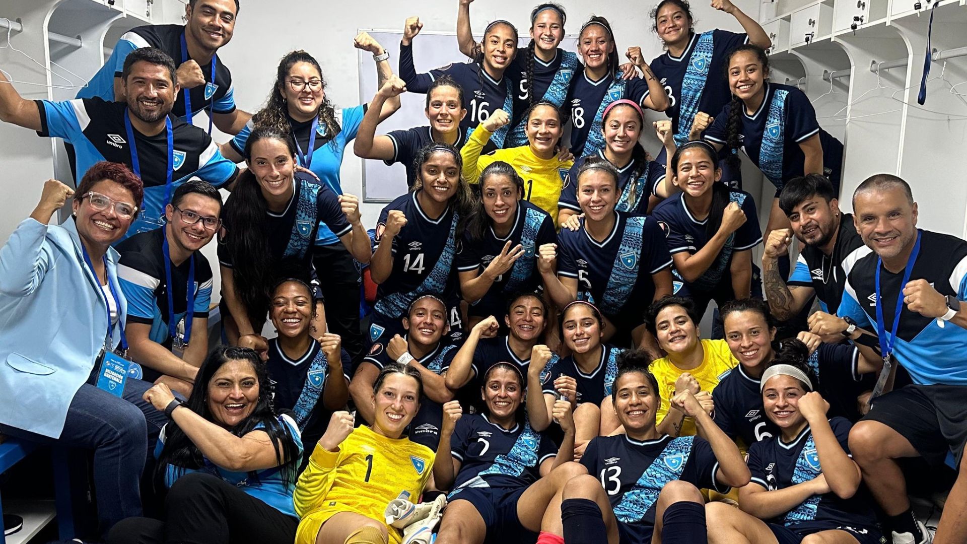 Las futbolistas de Guatemala femenino celebran el triunfo de último minuto ante Panamá. (Foto Prensa Libre: Fedefut)