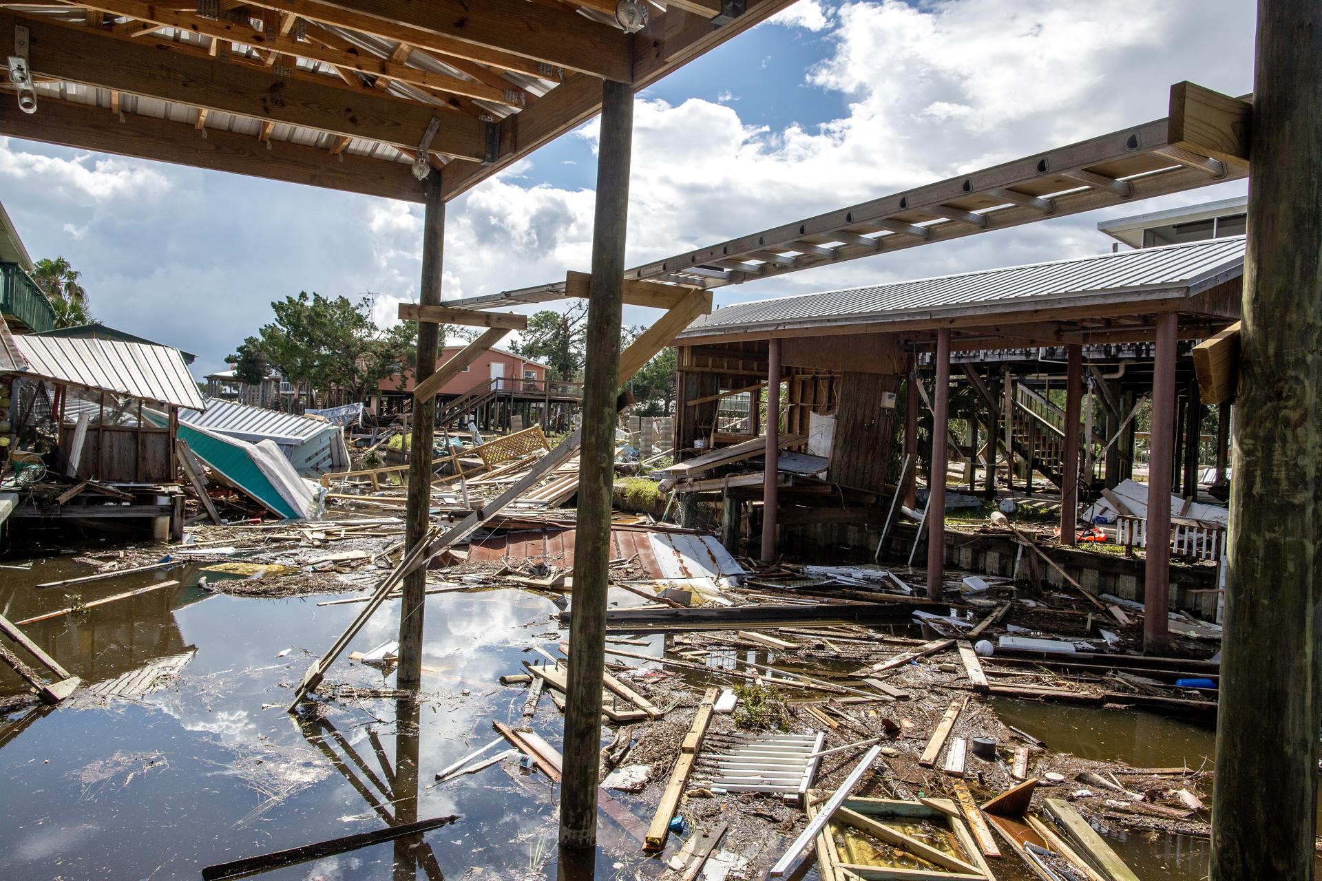 Florida se vuelca al rescate de personas y a las tareas de recuperación tras Idalia