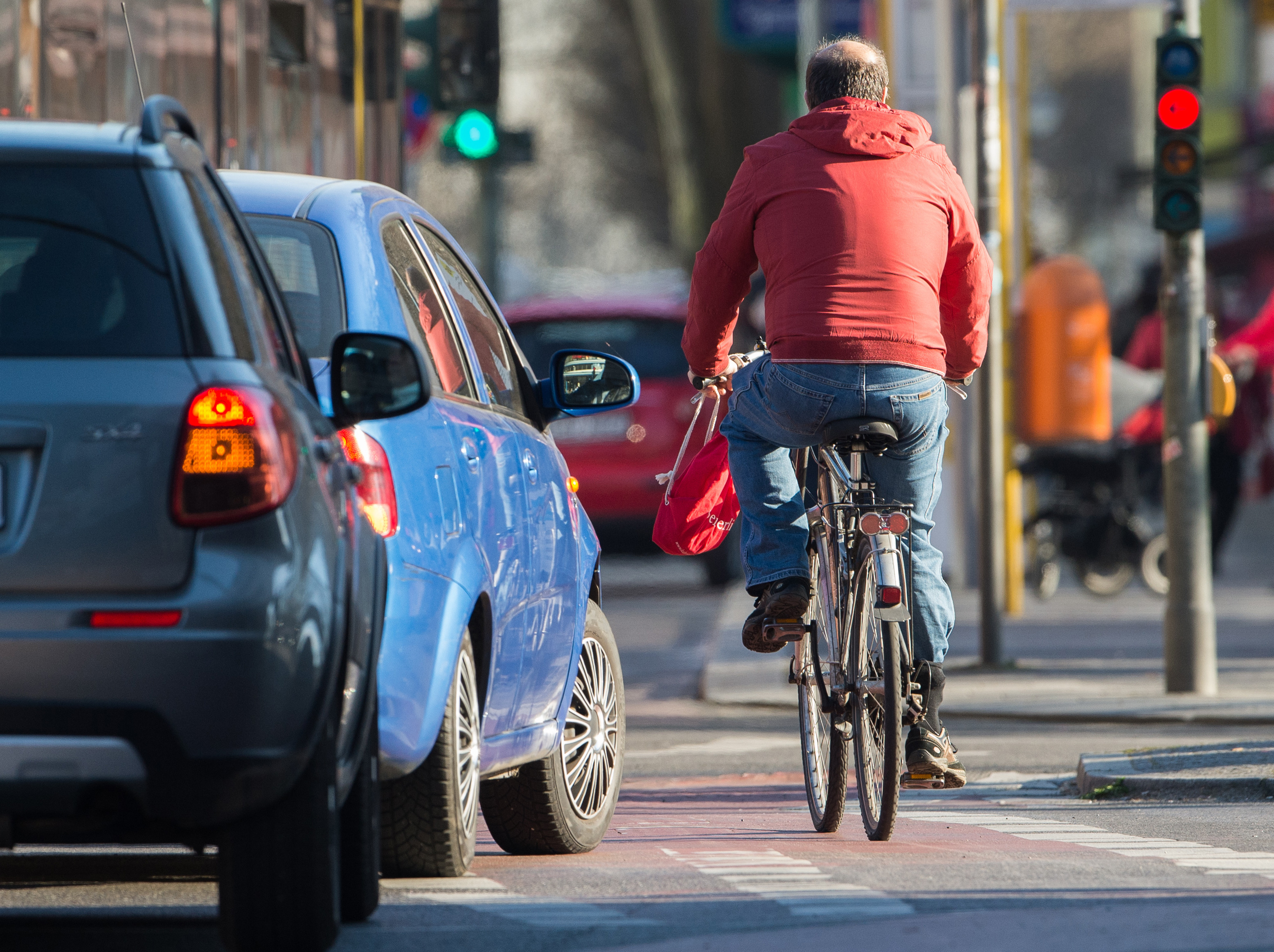 Punto ciego o muerto: precaución y consideración al girar a la derecha