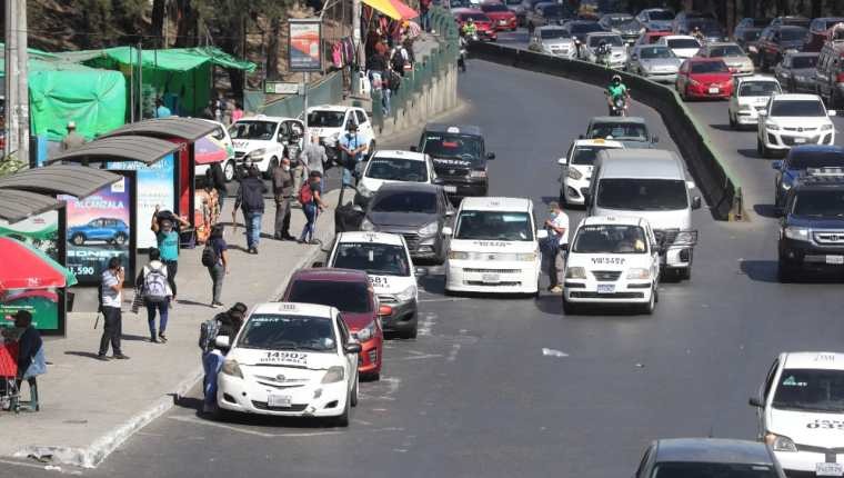 El reglamento para la prestación de servicios en taxi en la Ciudad de Guatemala fue reformado por la Municipalidad de Guatemala. (Foto: Hemeroteca PL)