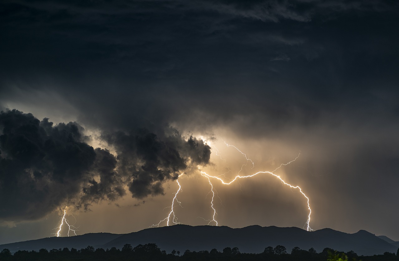 Insivumeh emitió un aviso de la formación de tormentas eléctricas. (Foto Prensa Libre: Insivumeh)