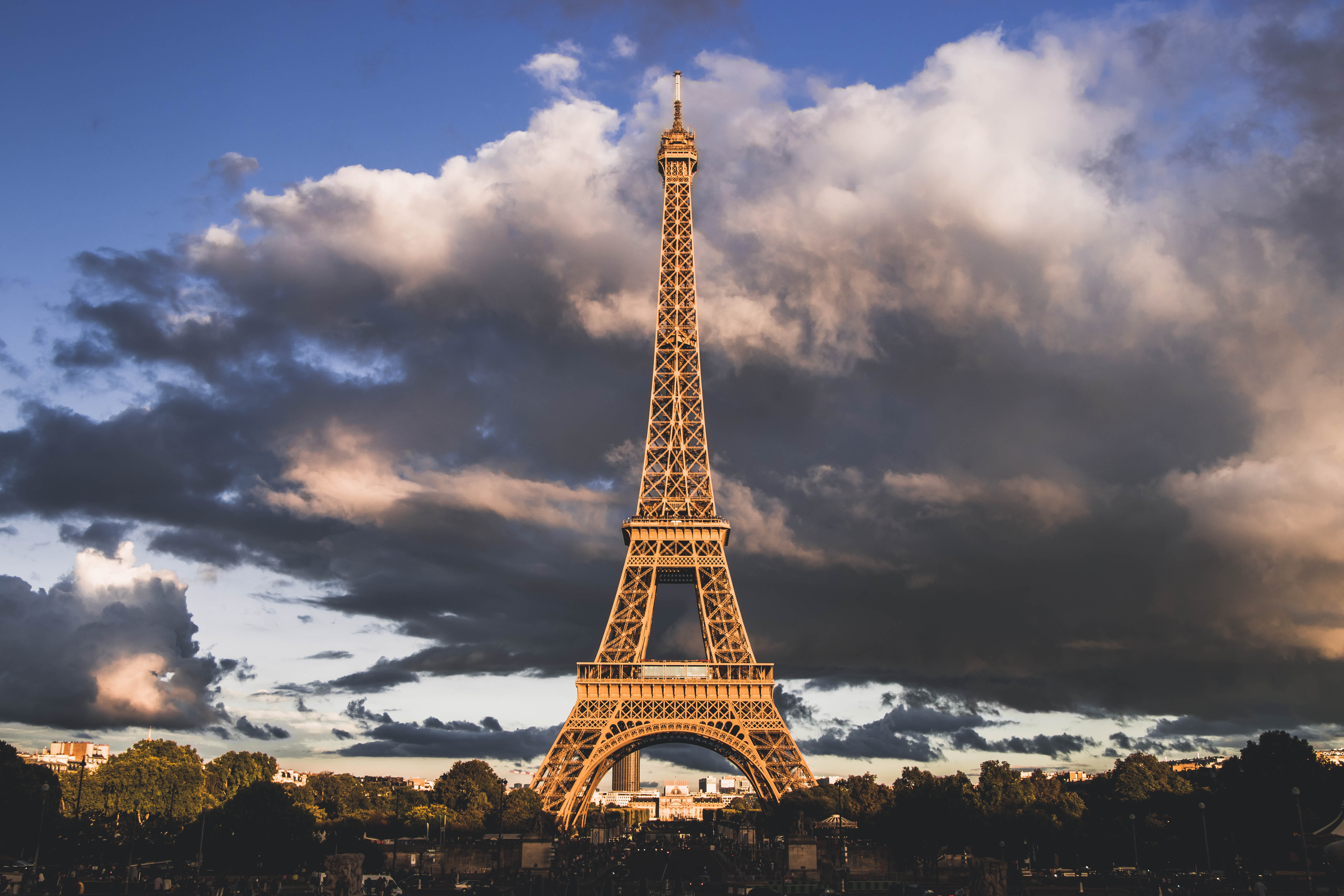 Cerca de 6 millones de personas visitan anualmente la Torre Eiffel, en Francia.   Con motivo de las Jornadas del Patrimonio Europeo, el pasado 16 y 17 de septiembre, se abrieron las puertas  de uno de sus históricos ascensores   (Foto Prensa Libre: Alexis Minchella/ Unsplash)