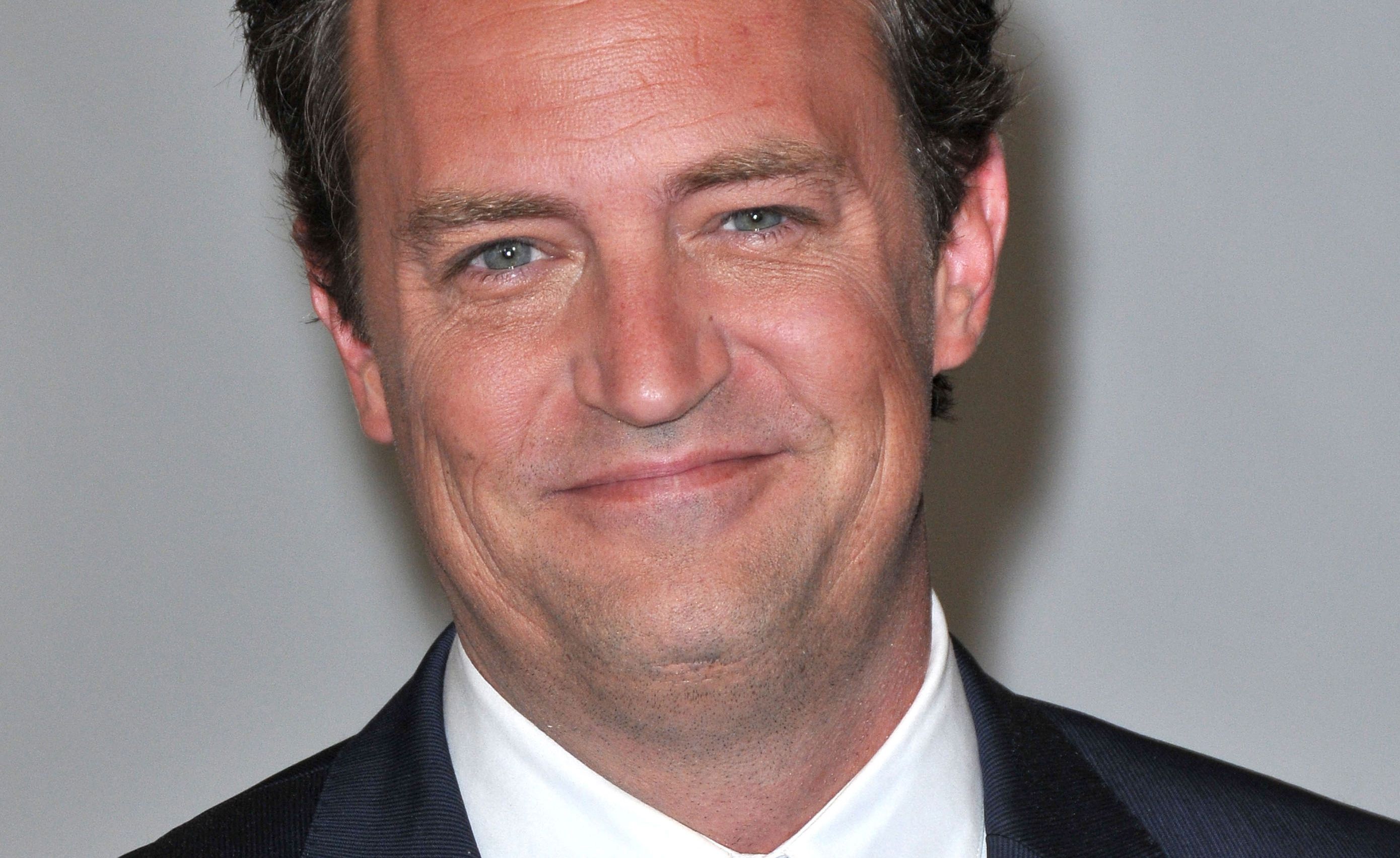 Matthew Perry, una de las estrellas de la exitosa comedia televisiva "Friends", ha sido encontrado muerto en su casa.  (Foto Prensa Libre: Chris Delmas / AFP)