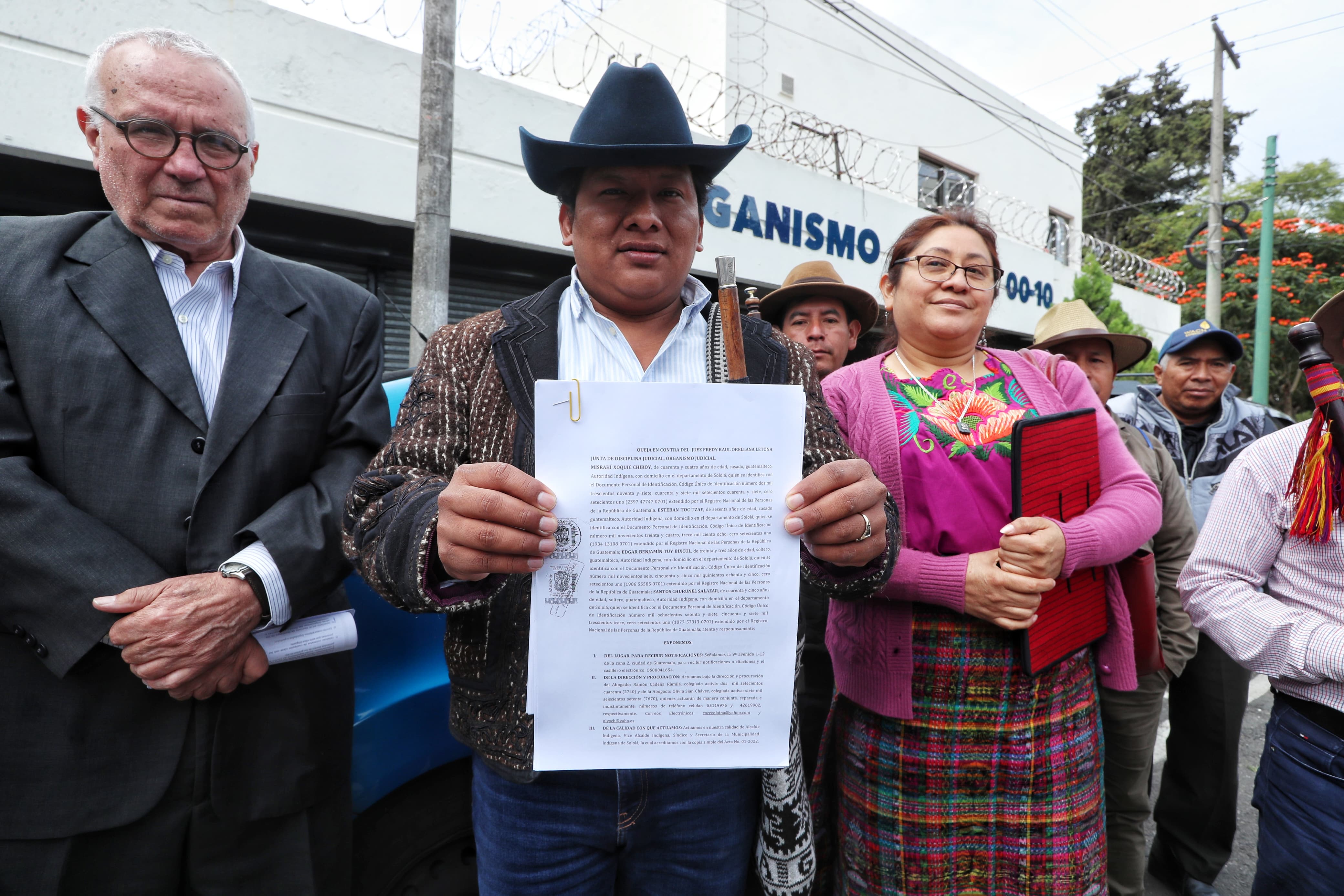 Autoridades Indígenas de Sololá denuncian al juez Fredy Orellana y lo señalan de supuestos delitos. (Foto Prensa Libre:  Esbin García) 