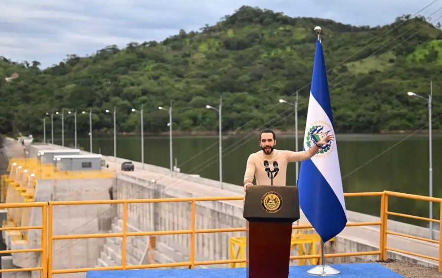 Entidades de derechos humanos han criticado el gobierno de Bukele por abusos en las cárceles. (Foto Prensa Libre: AFP)