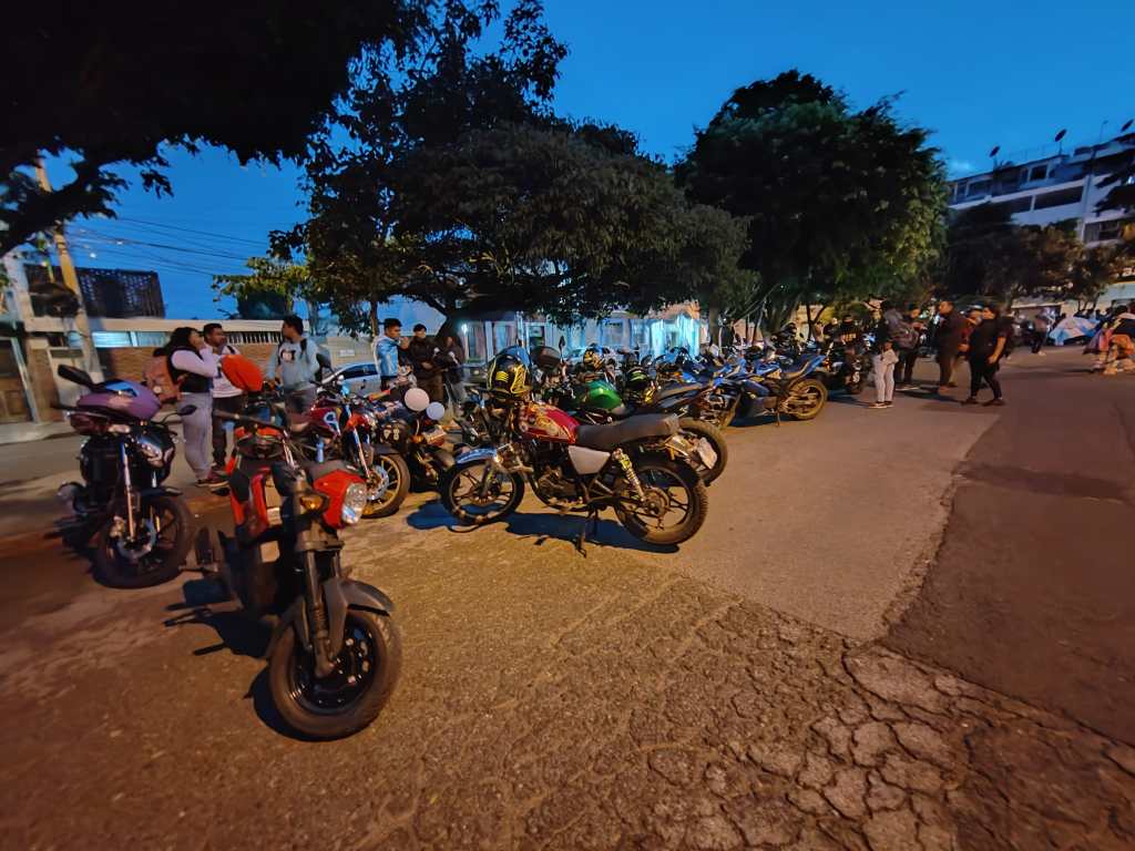 Caravana de motoristas en la zona 2 capitalina