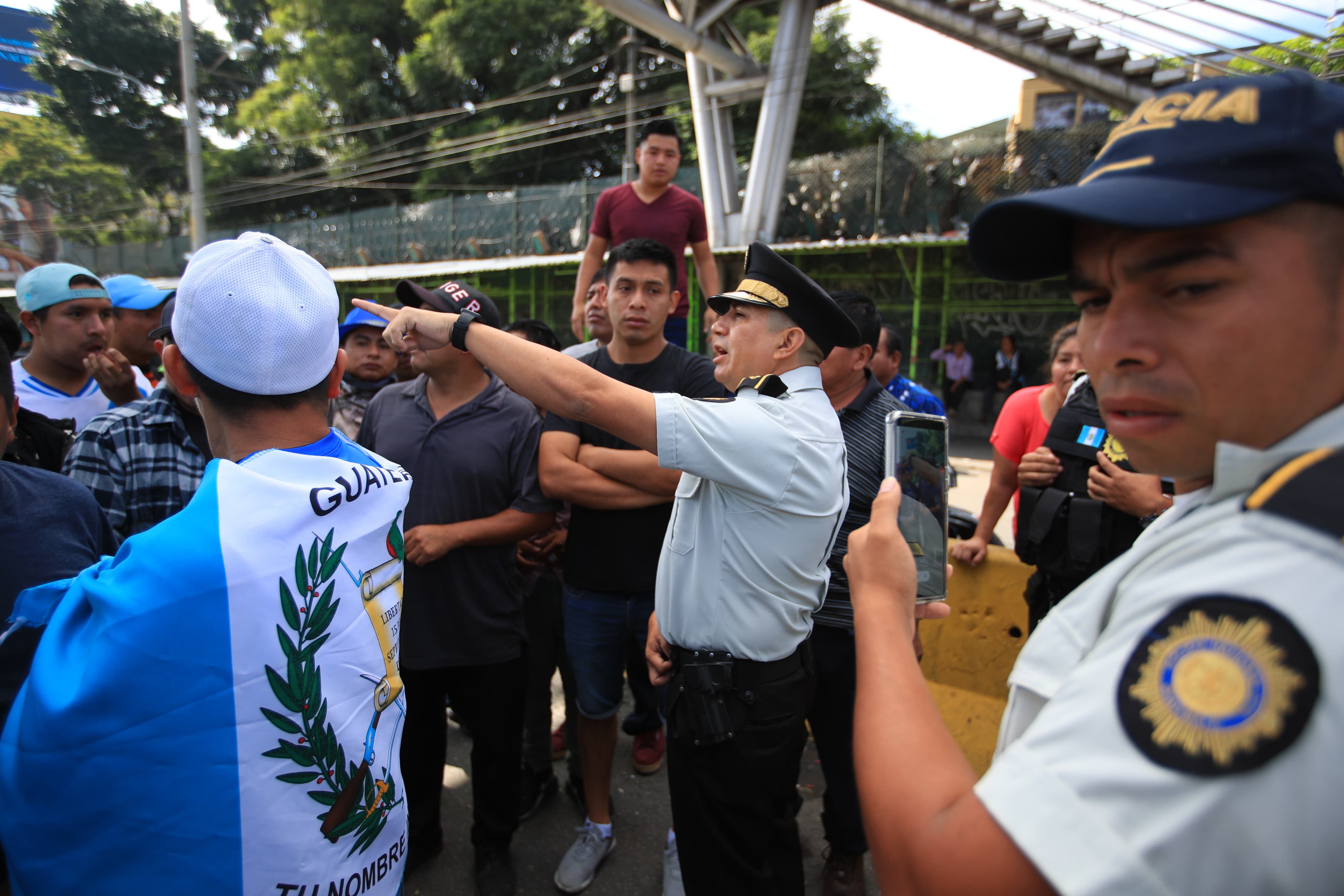 El ministro de Gobernación, David Napoleón Barrientos, confirmó que iniciarán a despejar bloqueos, y que en primer lugar lo harán con los de la capital. (Foto Prensa Libre: Carlos Hernández)