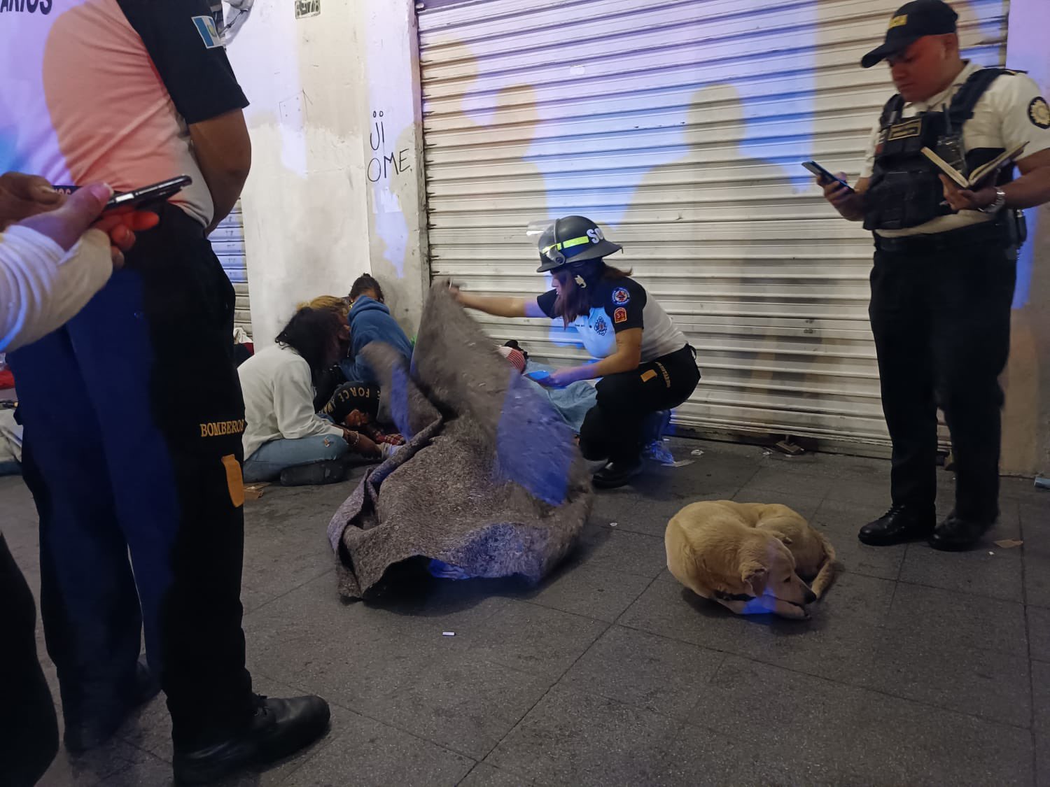 Hasta el momento no se tiene alguna hipótesis al respecto y se continúan realizando las diligencias para esclarecer el hecho. (Foto Prensa Libre: Bomberos Voluntarios)