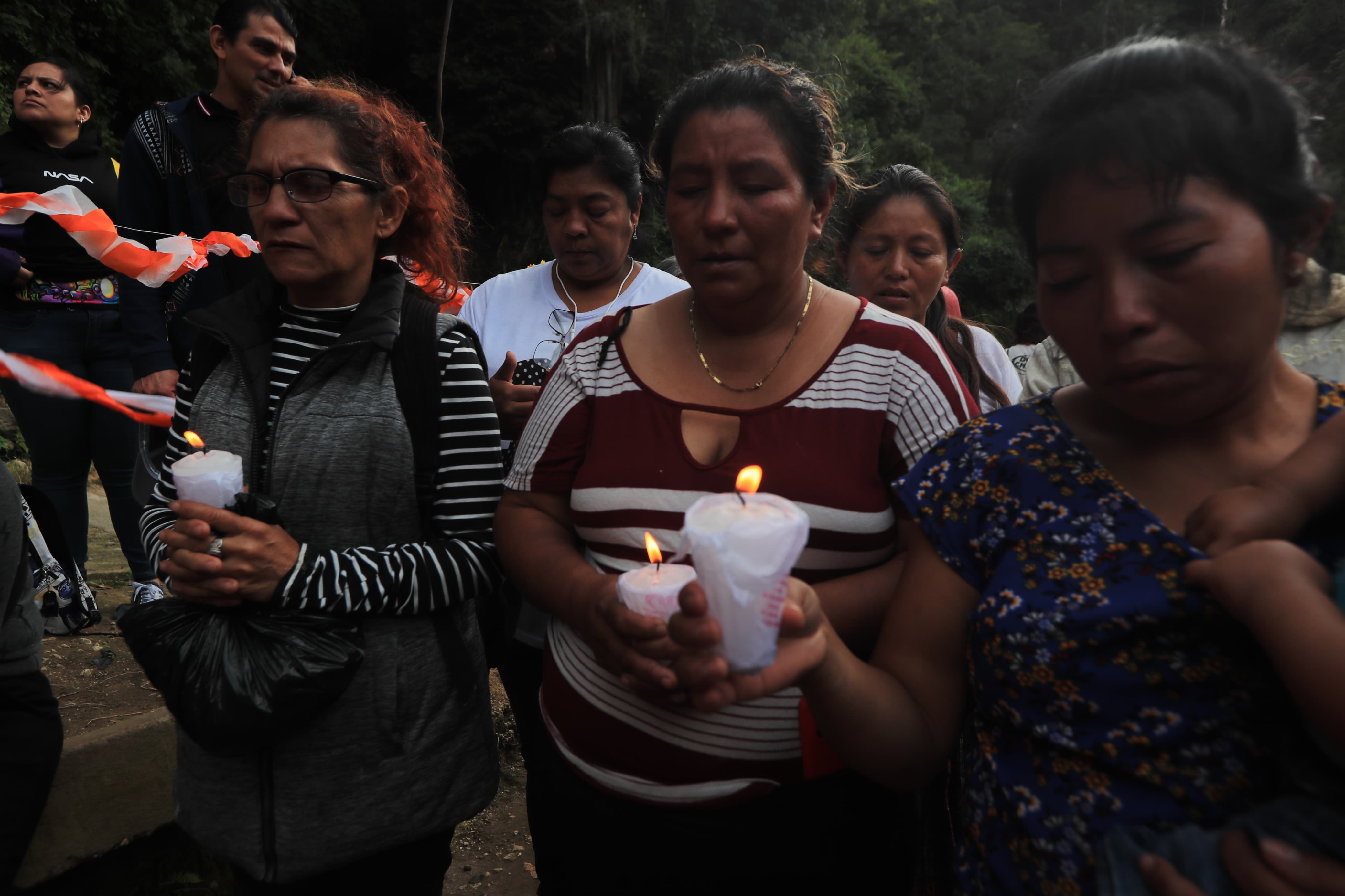 Familiares, vecinos y amigos recuerdan a las víctimas'