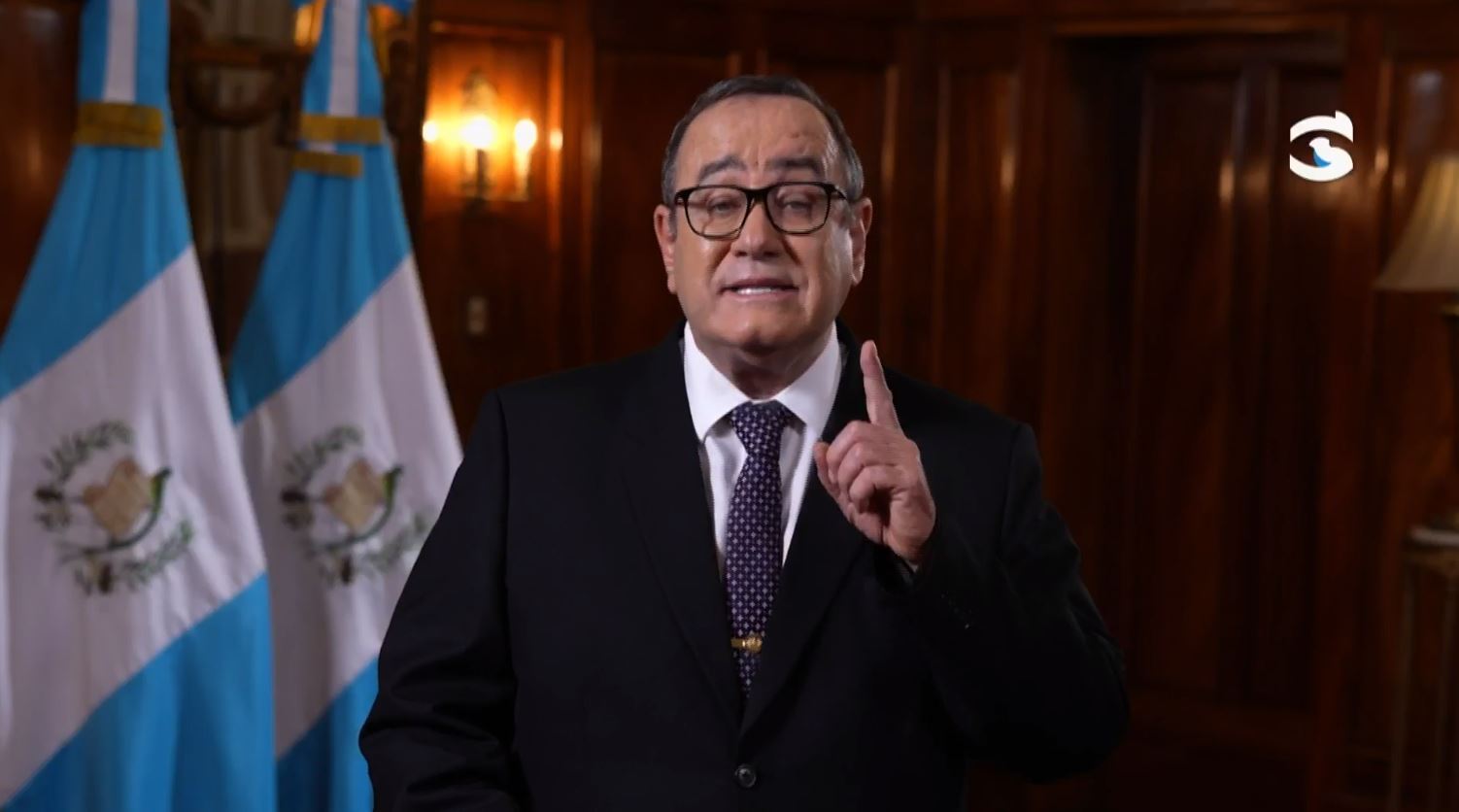 Presidente Alejandro Giammattei durante una cadena nacional el viernes 13 de octubre. (Foto Prensa Libre: Captura de Pantalla)