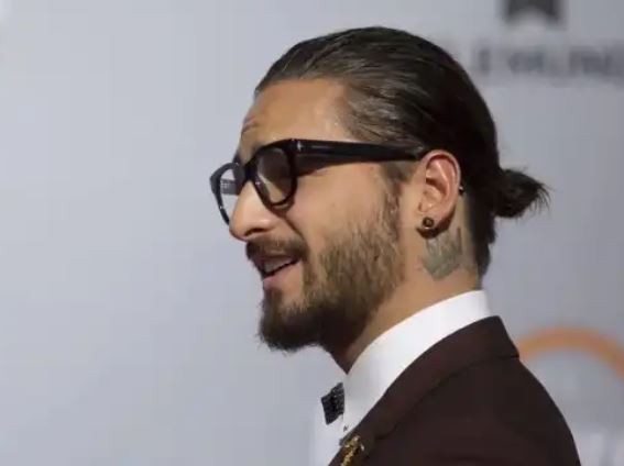 Maluma anuncia que será padre de una niña en medio de un concierto