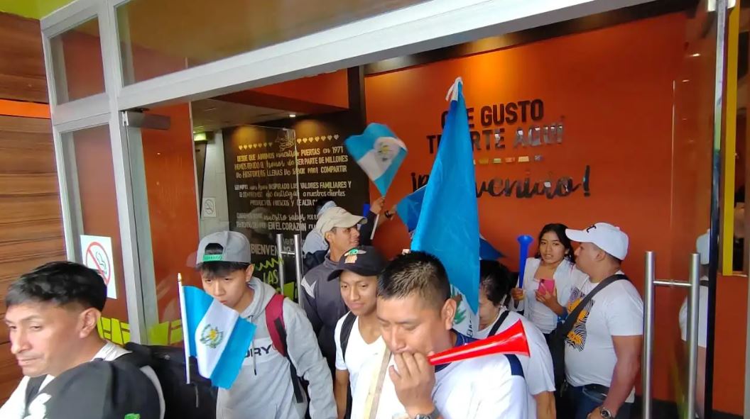 Restaurantes han cerrado por bloqueos o manifestaciones, o reducido sus servicios. (Foto, Prensa Libre: Hemeroteca PL).