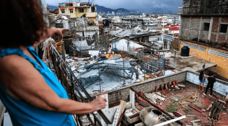 Fotografía de viviendas afectadas por el huracán Otis, en el balneario de Acapulco, en el estado de Guerrero (México). (Foto Prensa Libre: EFE)