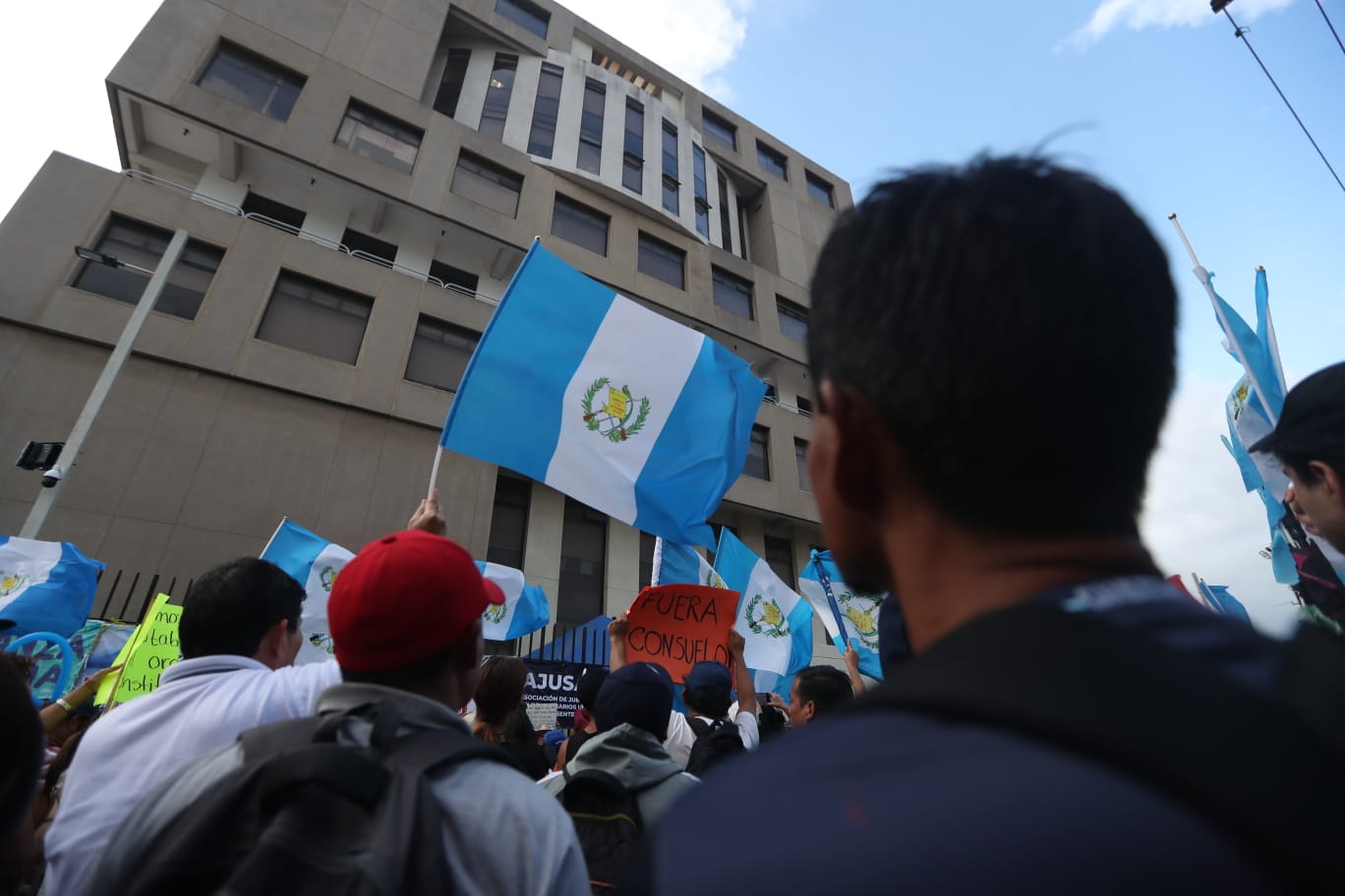 PROTESTA FRENTE AL MP