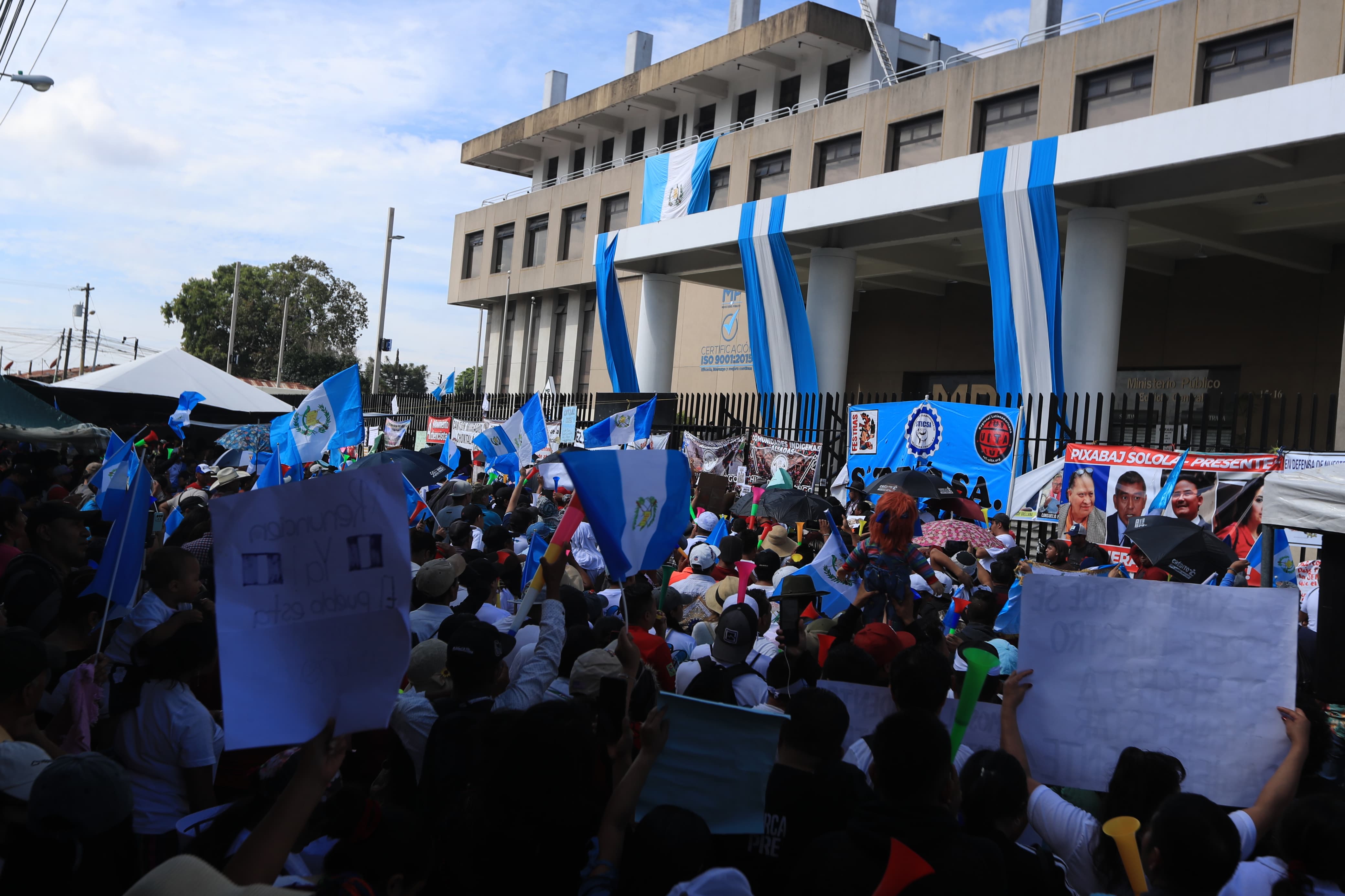 PROTESTAS FRENTE AL MP