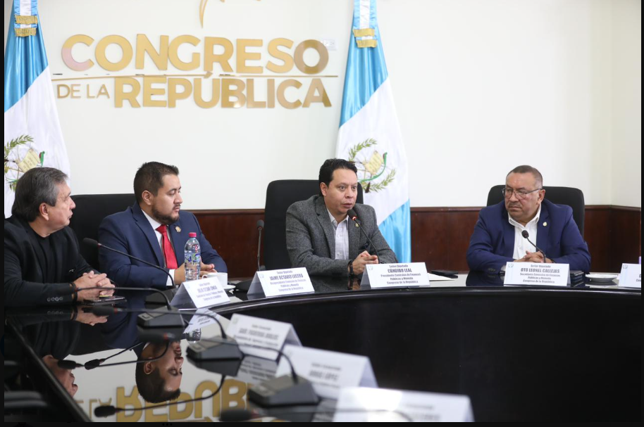 La Comisión de Finanzas es presidida por el diputado oficialista, Cándido Leal. Fotografía: Congreso. 