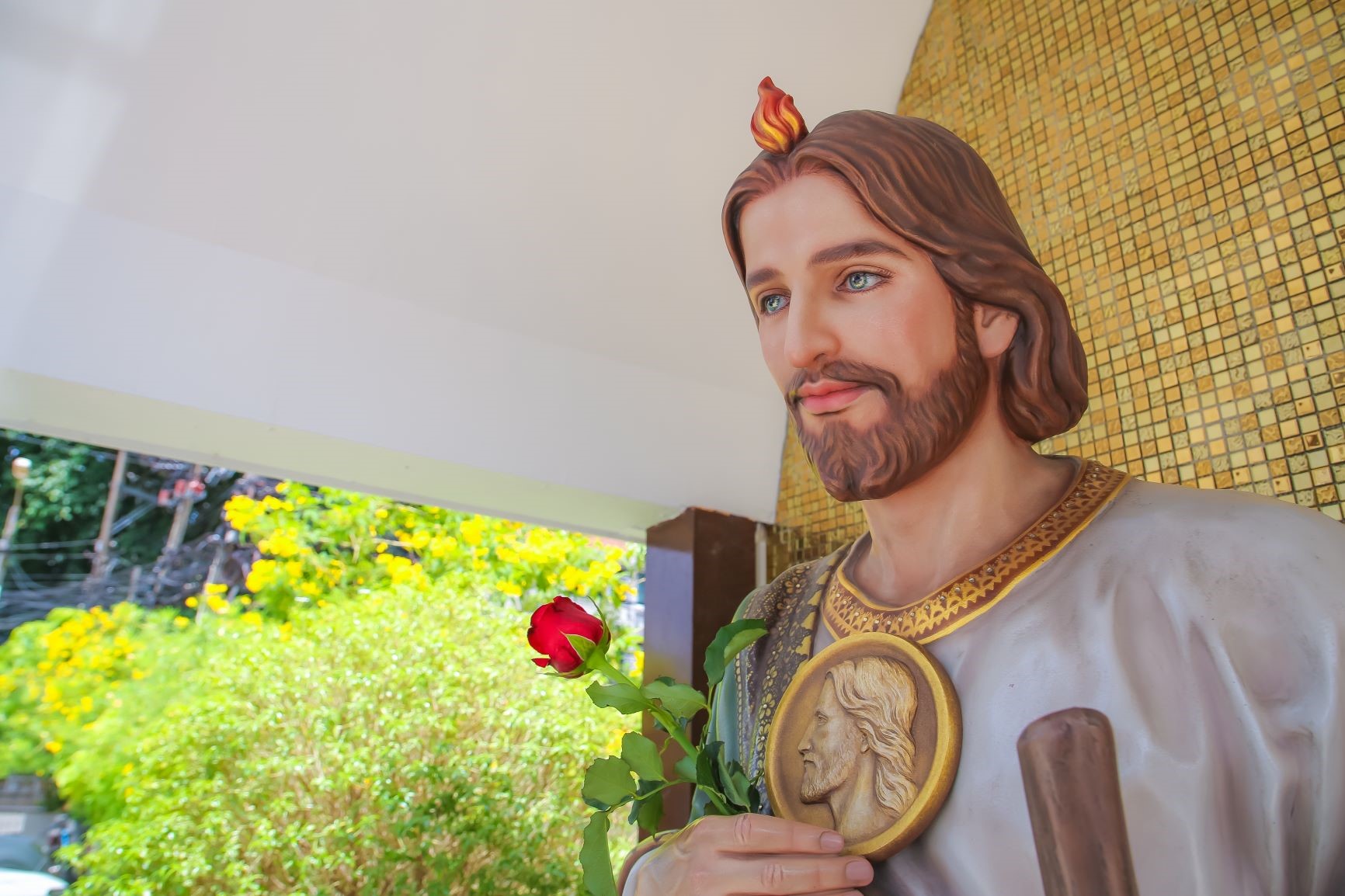 ¿Por qué San Judas Tadeo tiene una llama en la cabeza?