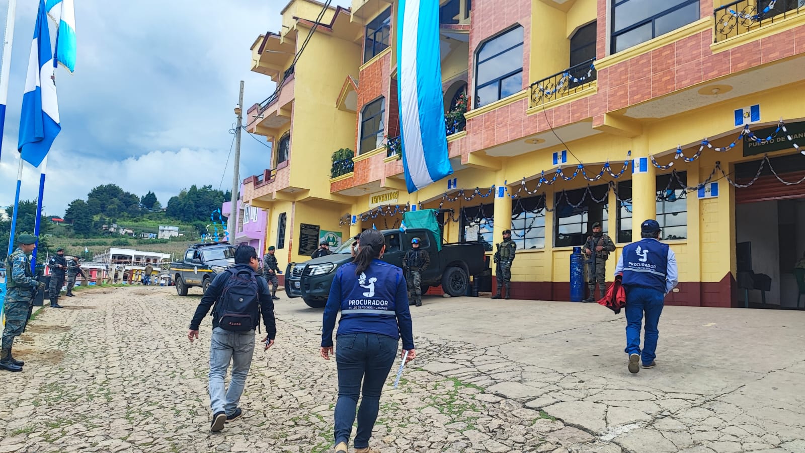 Trabajadores de la auxiliatura de la PDH de San Marcos han intervenido en las negociaciones para que liberen a tres trabajadores del MP secuestrados desde el 25 de septiembre de 2023. (Foto Prensa Libre: PDH San Marcos).