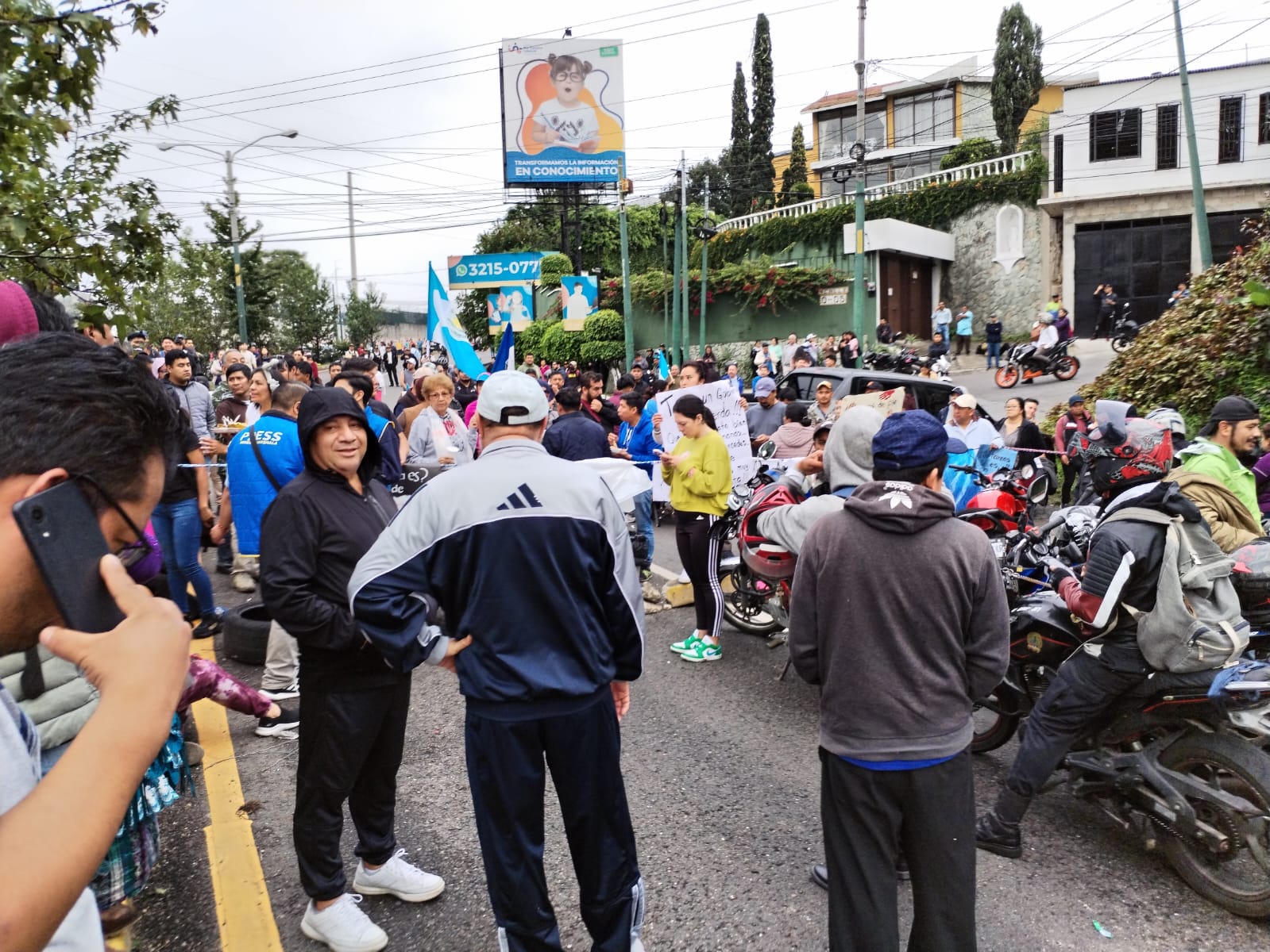 Fotos: Así transcurre la jornada de bloqueos en el departamento de Guatemala el 9 de octubre de 2023'