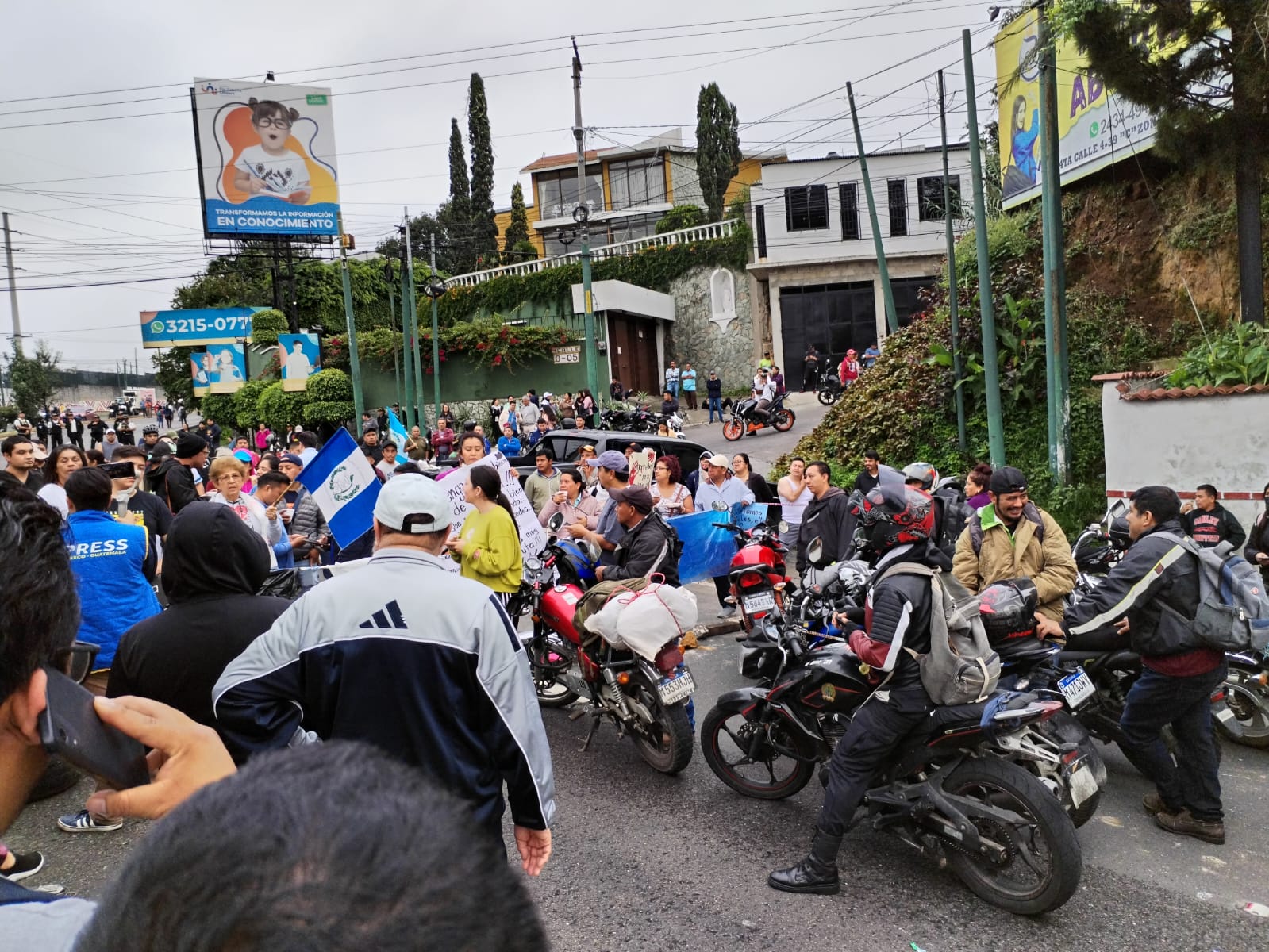 Fotos: Así transcurre la jornada de bloqueos en el departamento de Guatemala el 9 de octubre de 2023'