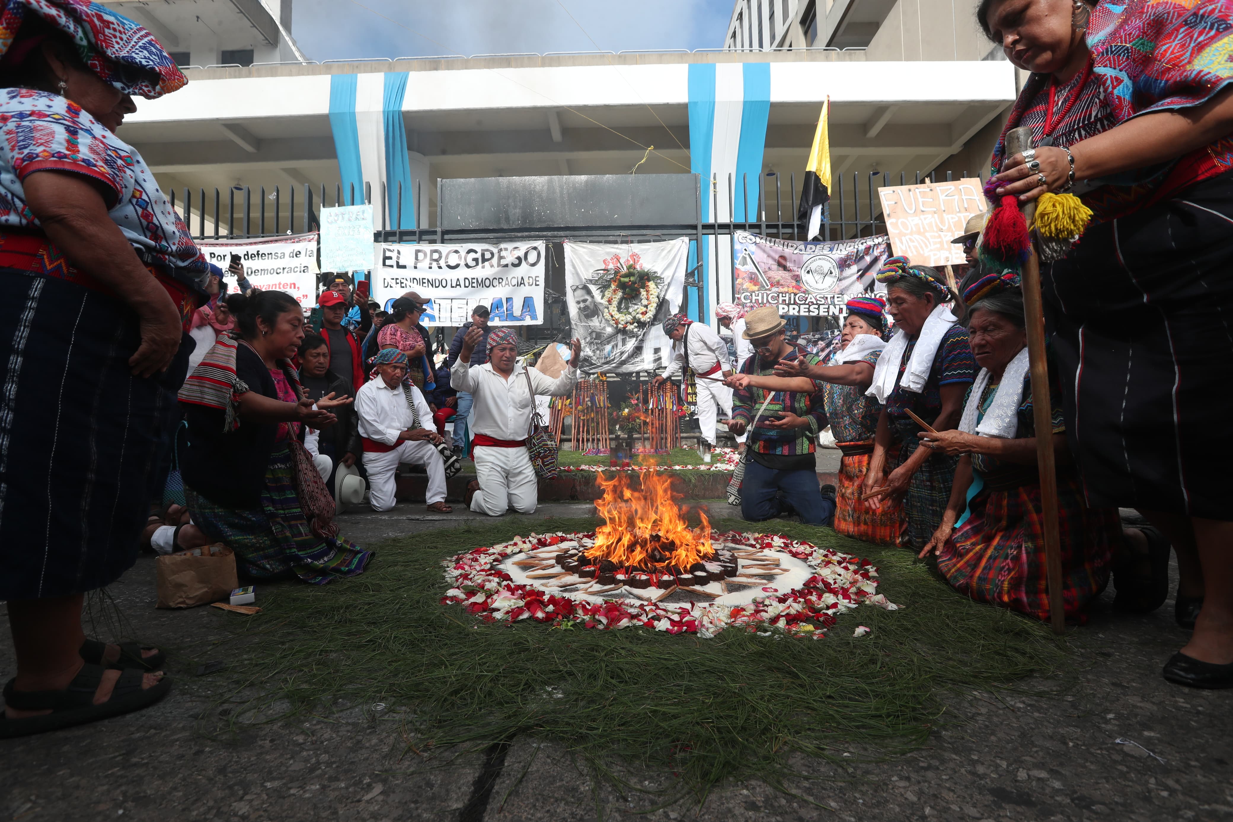 Fotos: Así transcurre la jornada de bloqueos en el departamento de Guatemala el 10 de octubre de 2023 tras 9 días de protestas'