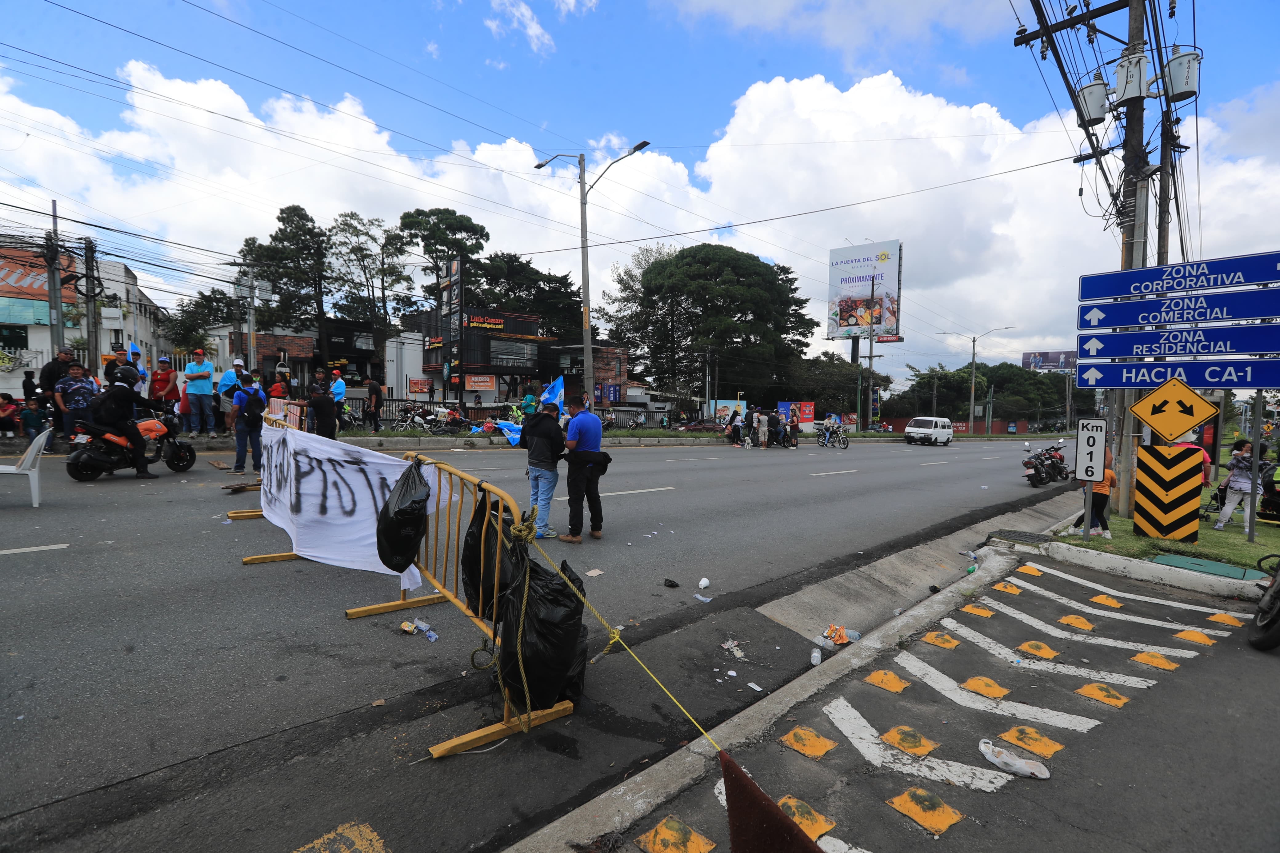 Fotos: Así transcurre la jornada de bloqueos en el departamento de Guatemala el 10 de octubre de 2023 tras 9 días de protestas'