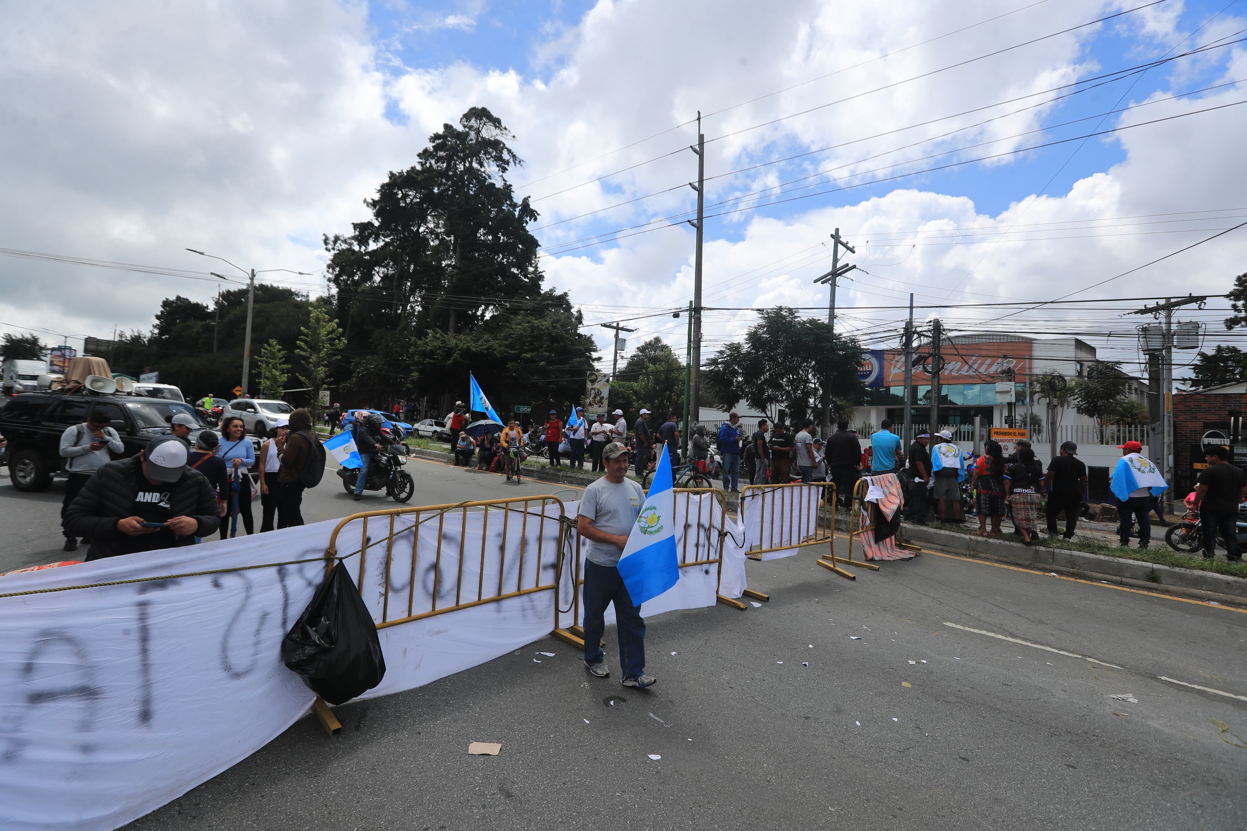 Fotos: Así transcurre la jornada de bloqueos en el departamento de Guatemala el 10 de octubre de 2023 tras 9 días de protestas'