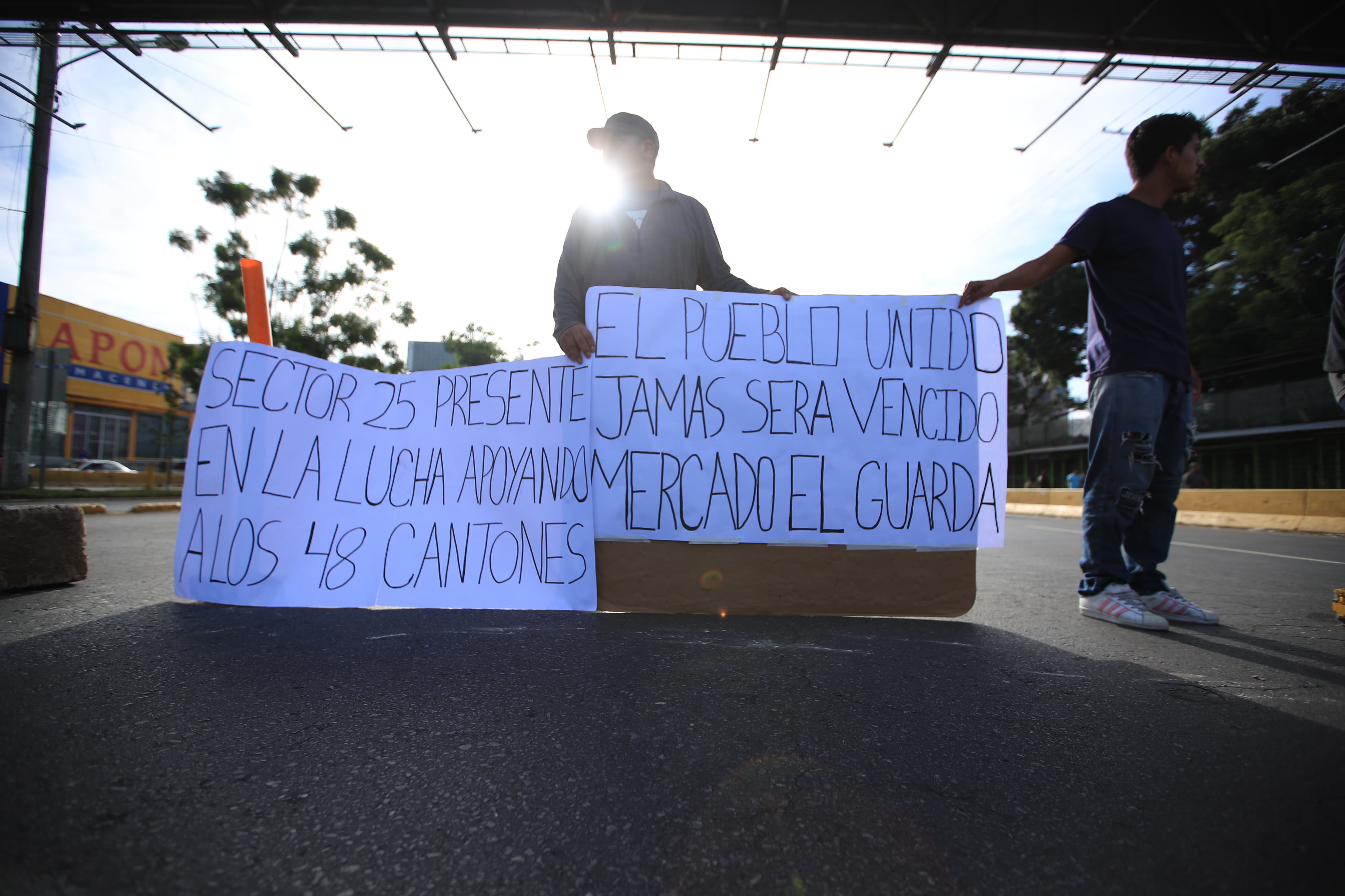 Fotos: Así transcurre el décimo día de bloqueos en el departamento de Guatemala este 11 de octubre de 2023'