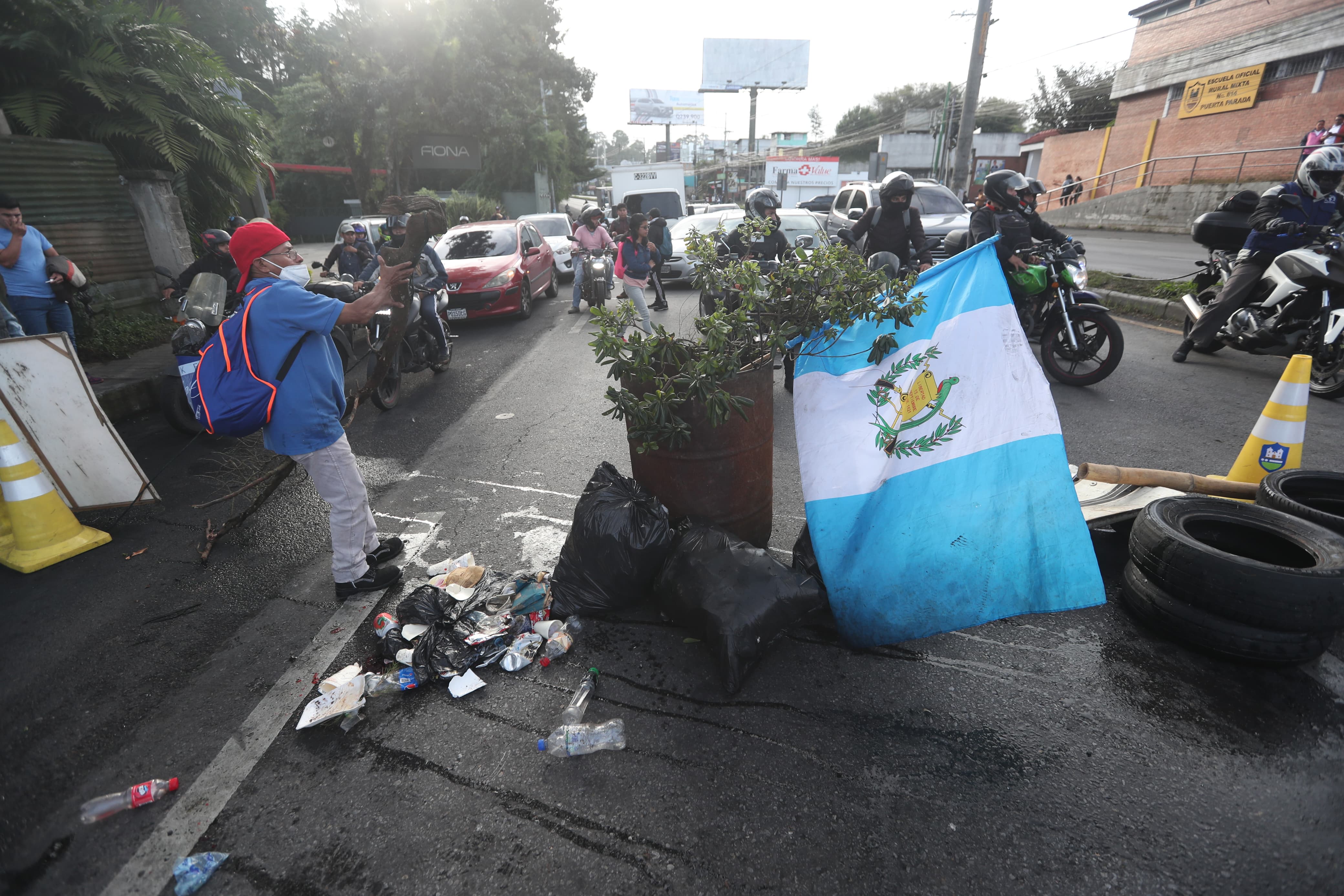 Fotos: Así transcurre el décimo día de bloqueos en el departamento de Guatemala este 11 de octubre de 2023'