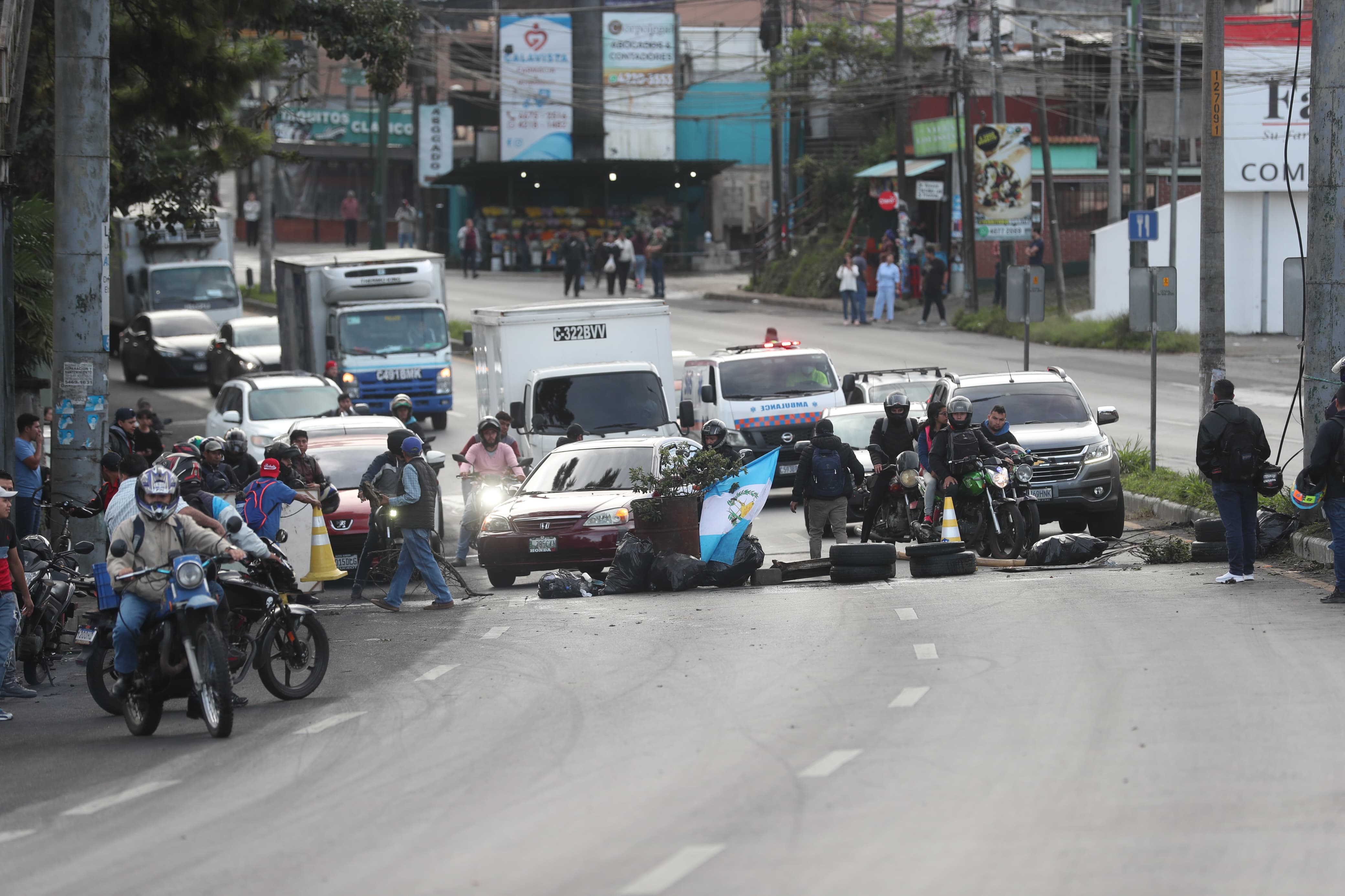 Fotos: Así transcurre el décimo día de bloqueos en el departamento de Guatemala este 11 de octubre de 2023'