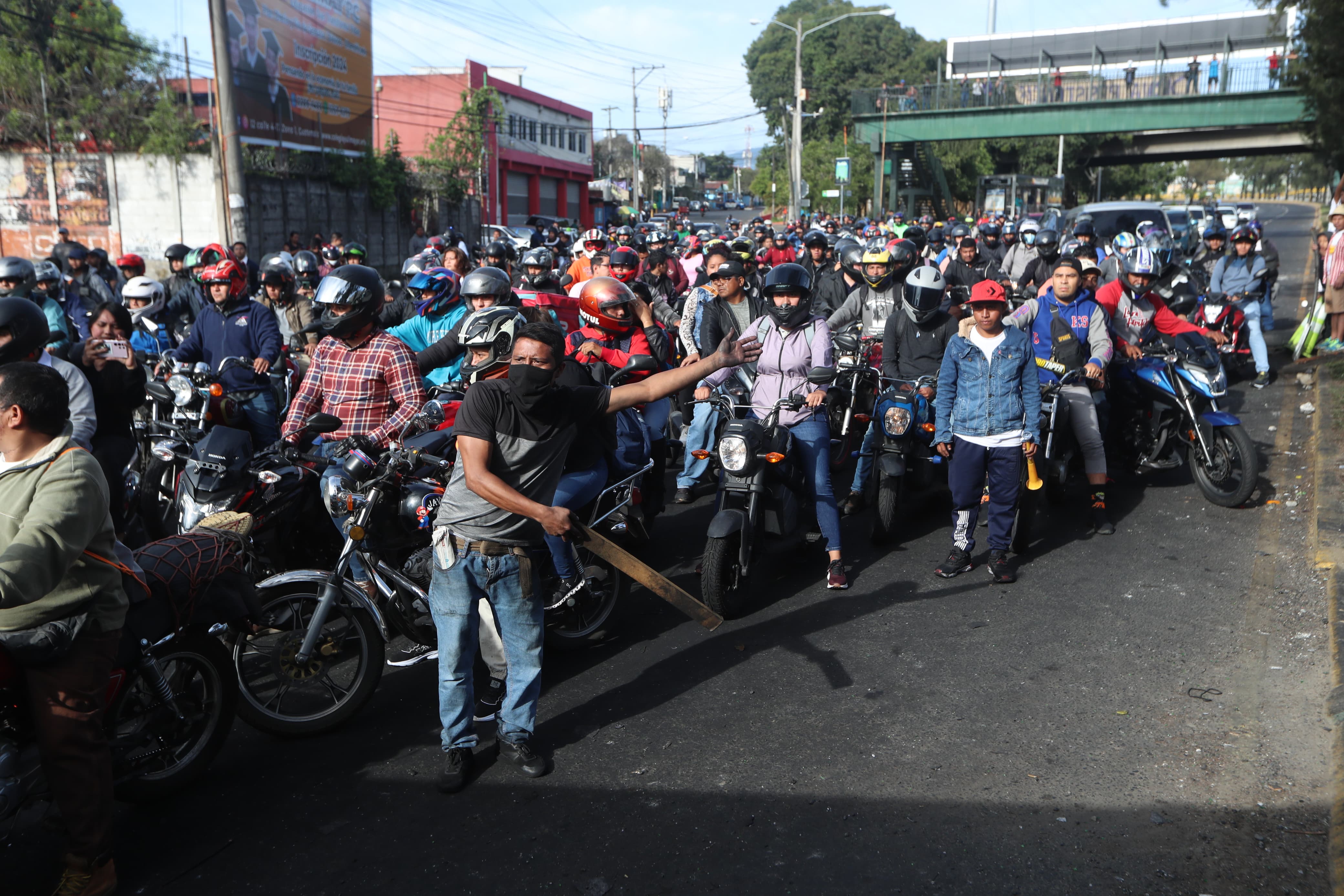 Fotos: Así transcurre el décimo día de bloqueos en el departamento de Guatemala este 11 de octubre de 2023'