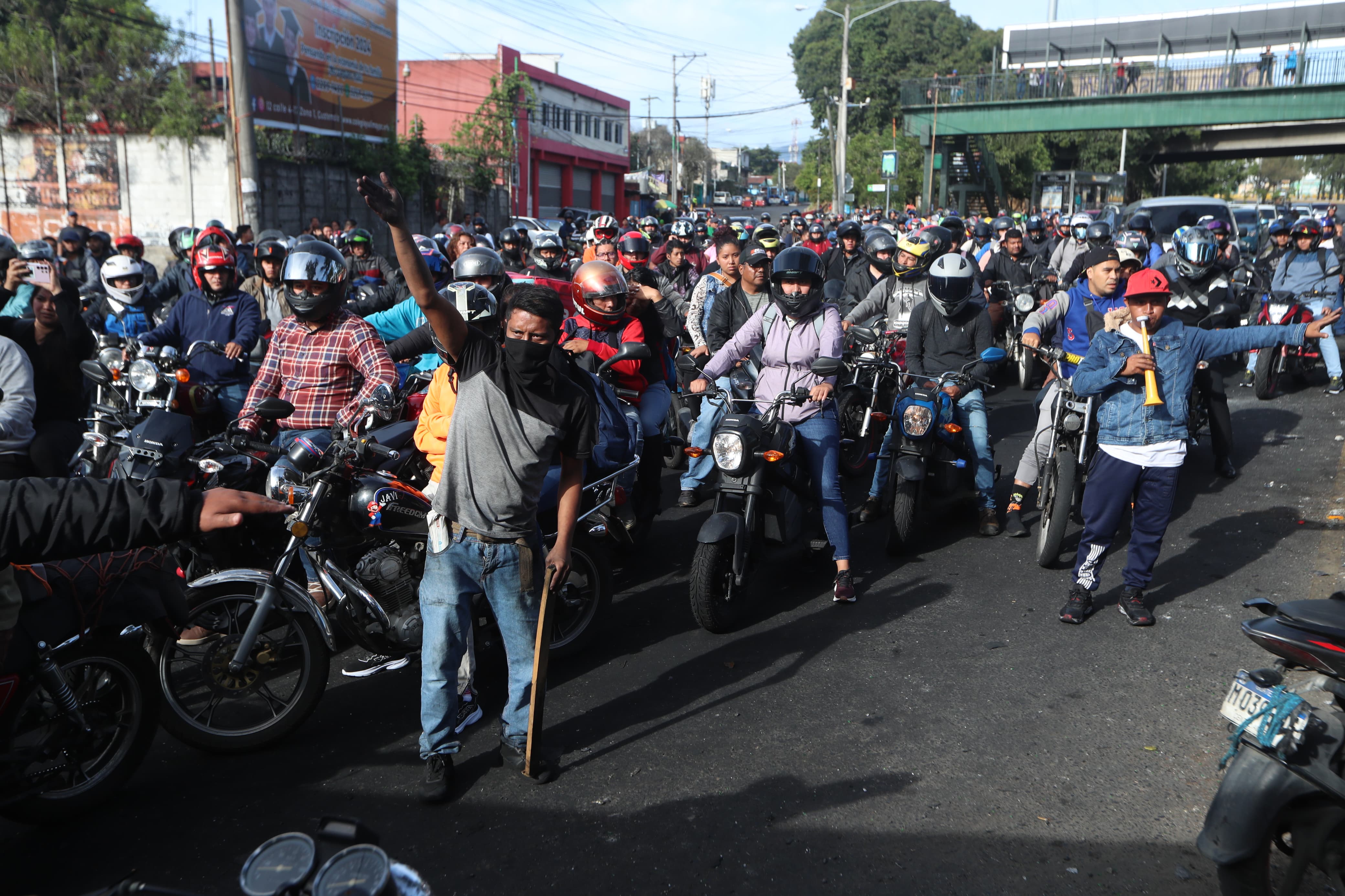 Fotos: Así transcurre el décimo día de bloqueos en el departamento de Guatemala este 11 de octubre de 2023'