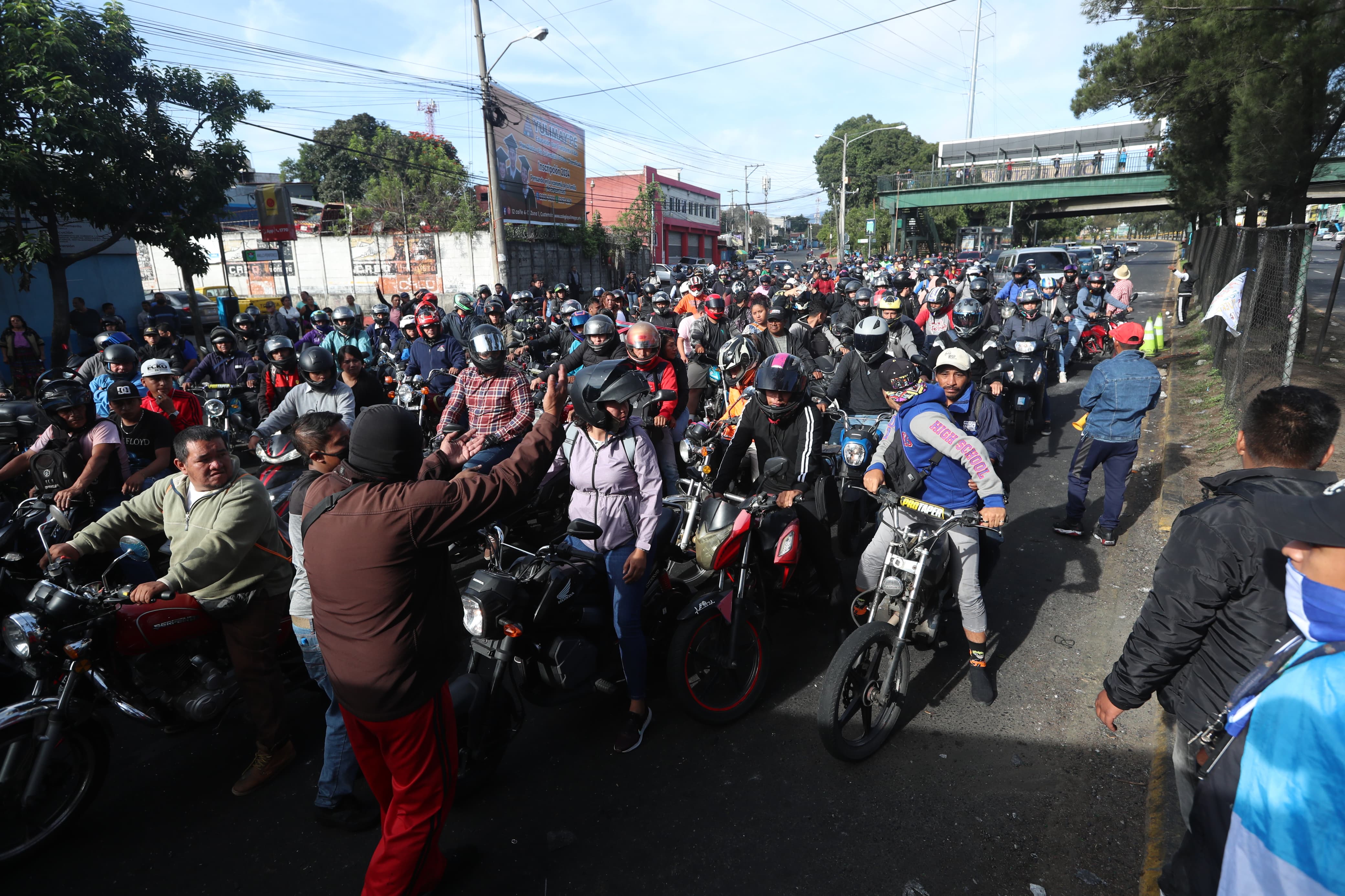 Fotos: Así transcurre el décimo día de bloqueos en el departamento de Guatemala este 11 de octubre de 2023'