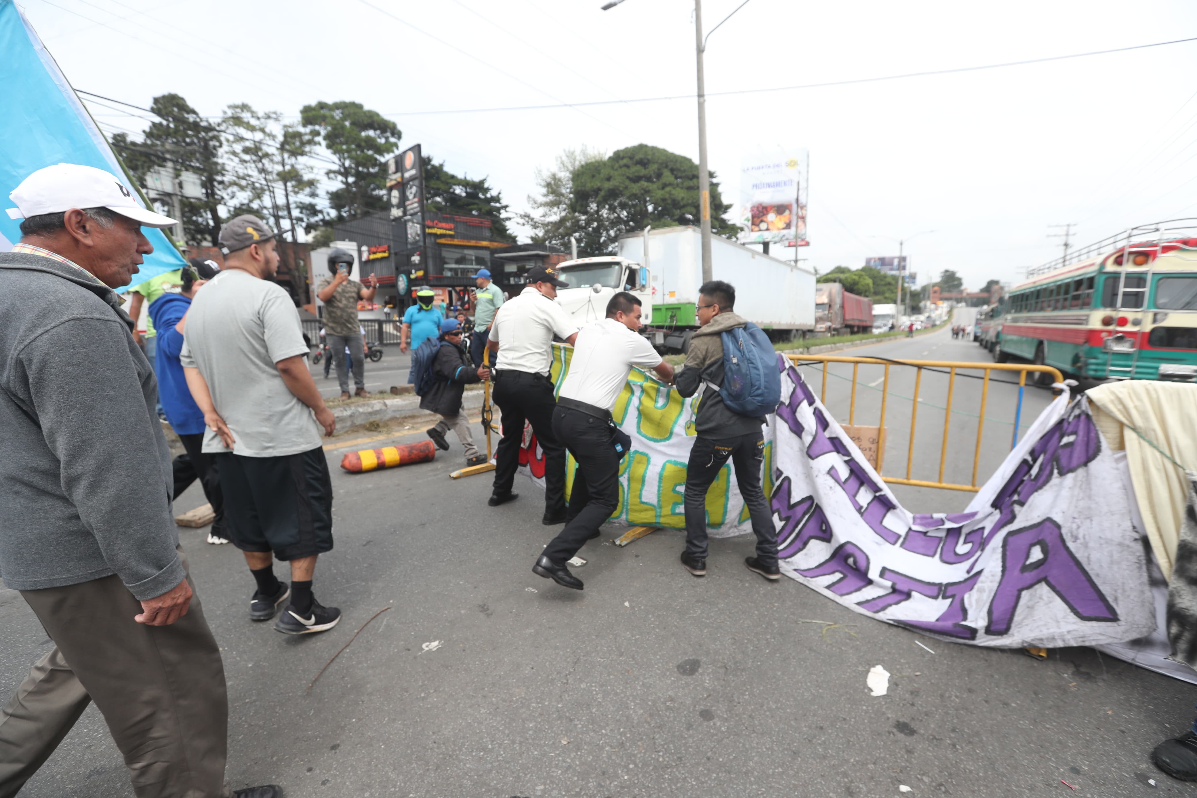 Fotos: Así transcurre la jornada onceava de bloqueos en Guatemala en este 12 de octubre de 2023'