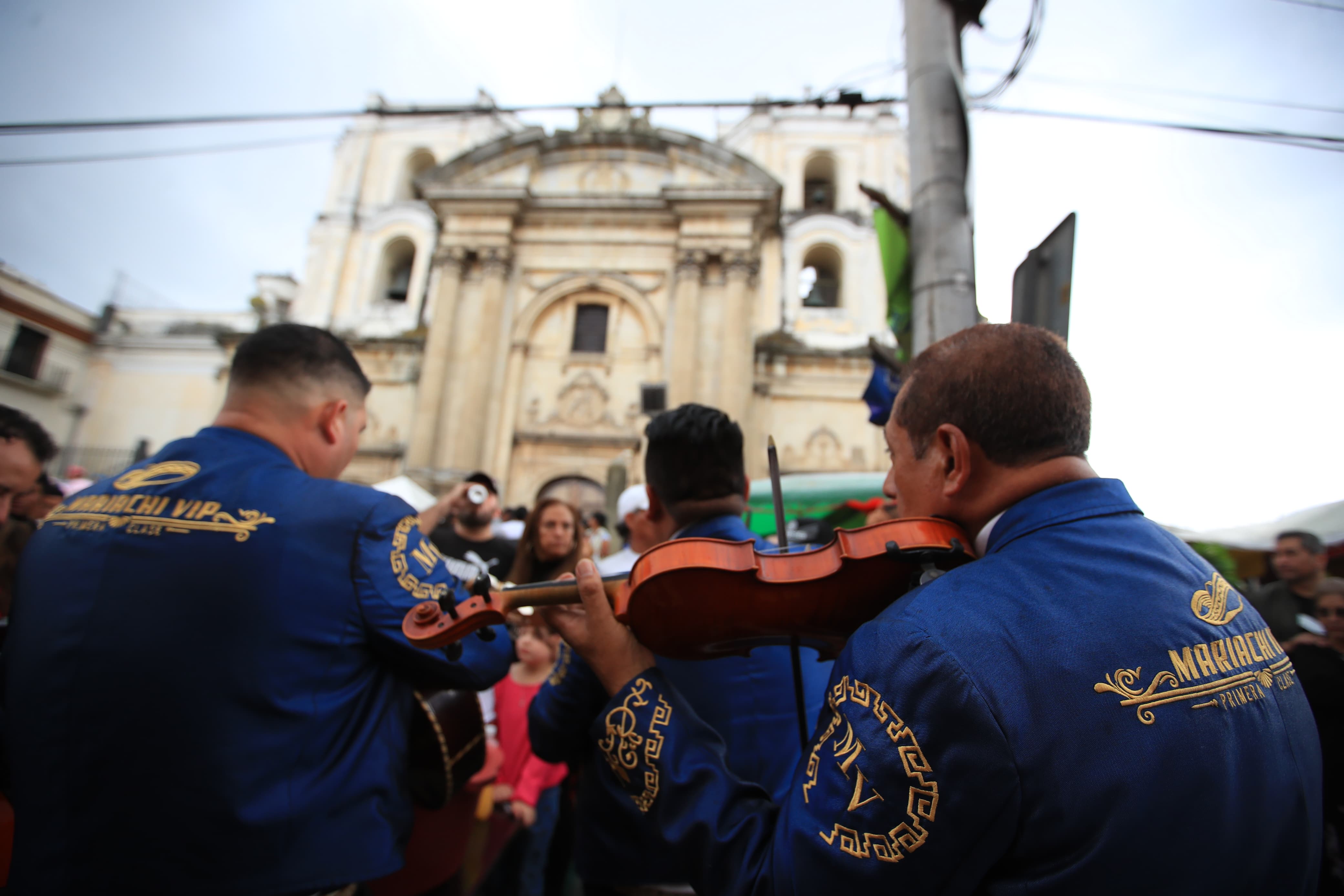 En imágenes: San Judas Tadeo cientos de personas llegan a visitar al santo de las causas perdidas