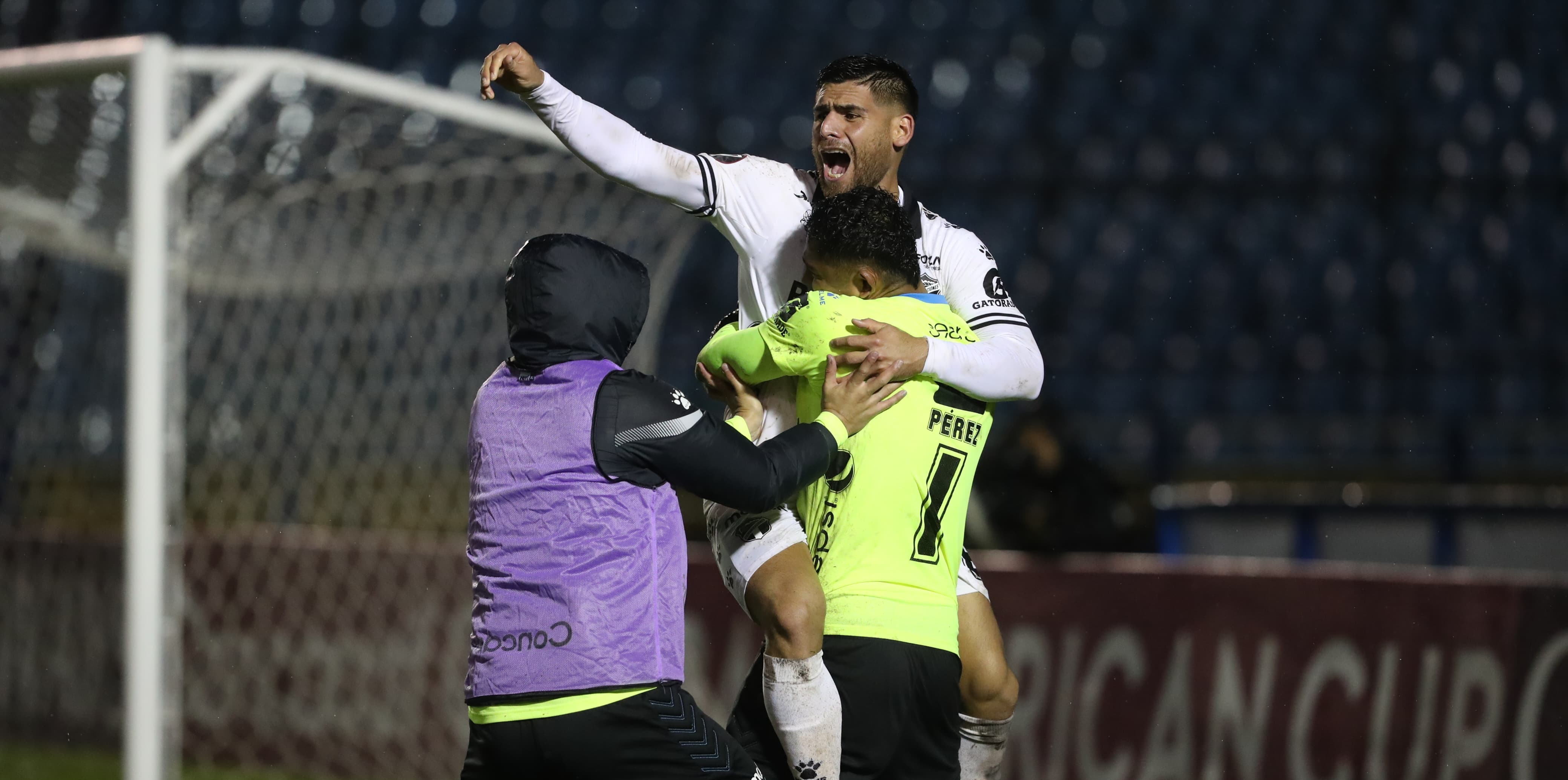 Celebración de José Pinto y de Fredy Pérez. Foto Prensa Libre (Erick Ávila)