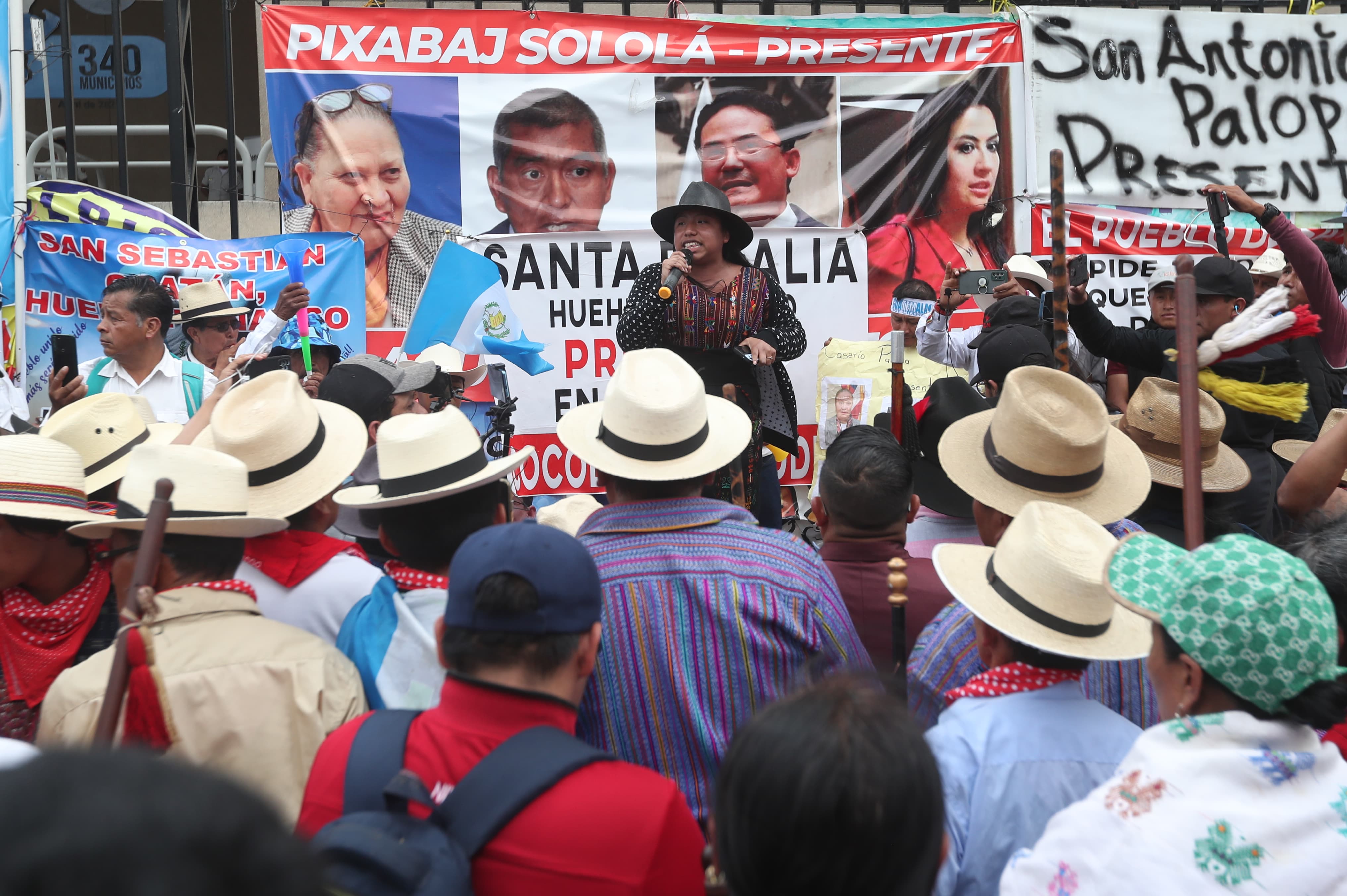 Autoridades indígenas aseguran que que en los últimos años han sido testigos y afectados directos por la corrupción y la impunidad por parte de quienes gobiernan. Por eso han tomado las acciones que se viven en la actualidad. (Foto Prensa Libre: Erick Ávila Solís).