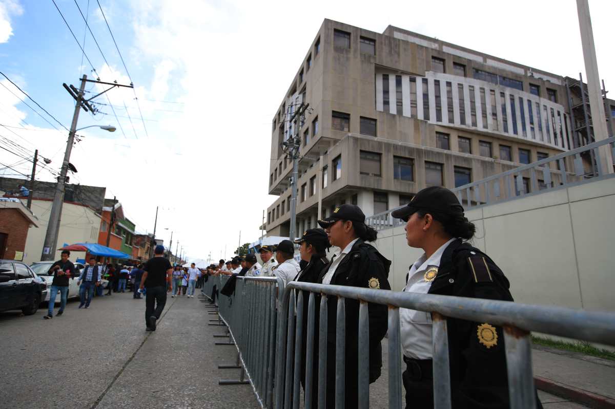 Bloqueos parcial frente a la sede del Ministerio Público zona 1 capitalina