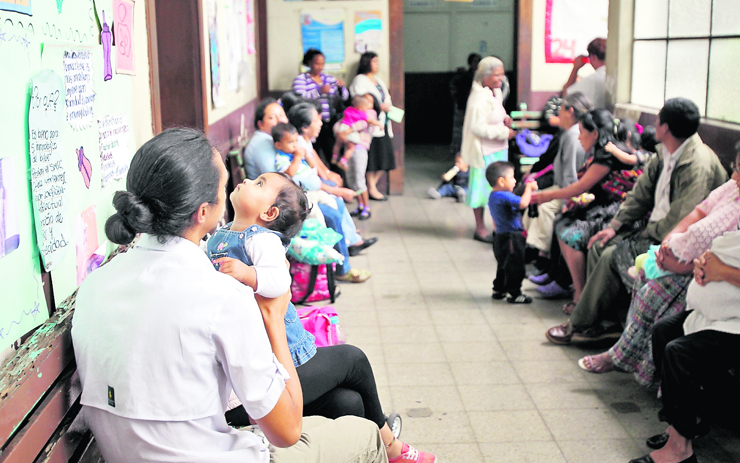 El desabastecimiento de agua en varias zonas de la capital impacta a 29 servicios de salud. (Foto Prensa Libre: Hemeroteca)