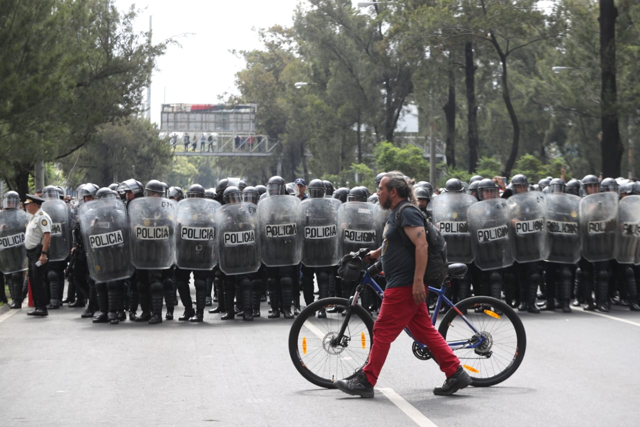 La presidencia del país negó que el mandatario Alejandro Giammattei haya convocado a consejo de ministros para imponer en las próximas horas un estado de Excepción. (Foto Prensa Libre: Maria Reneé Barrientos).