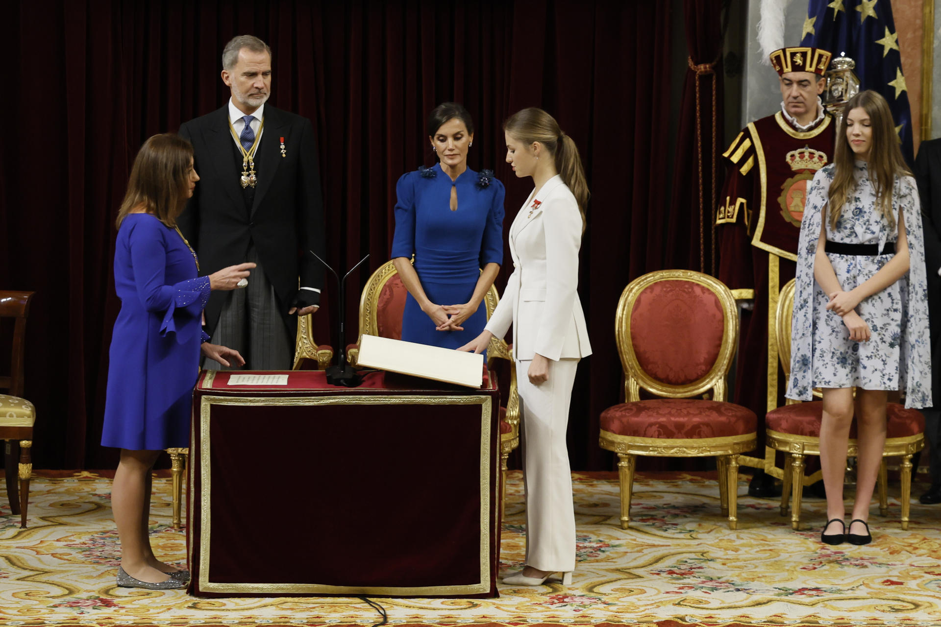 La princesa Leonor pronuncia el juramento que la legitima como futura reina de España