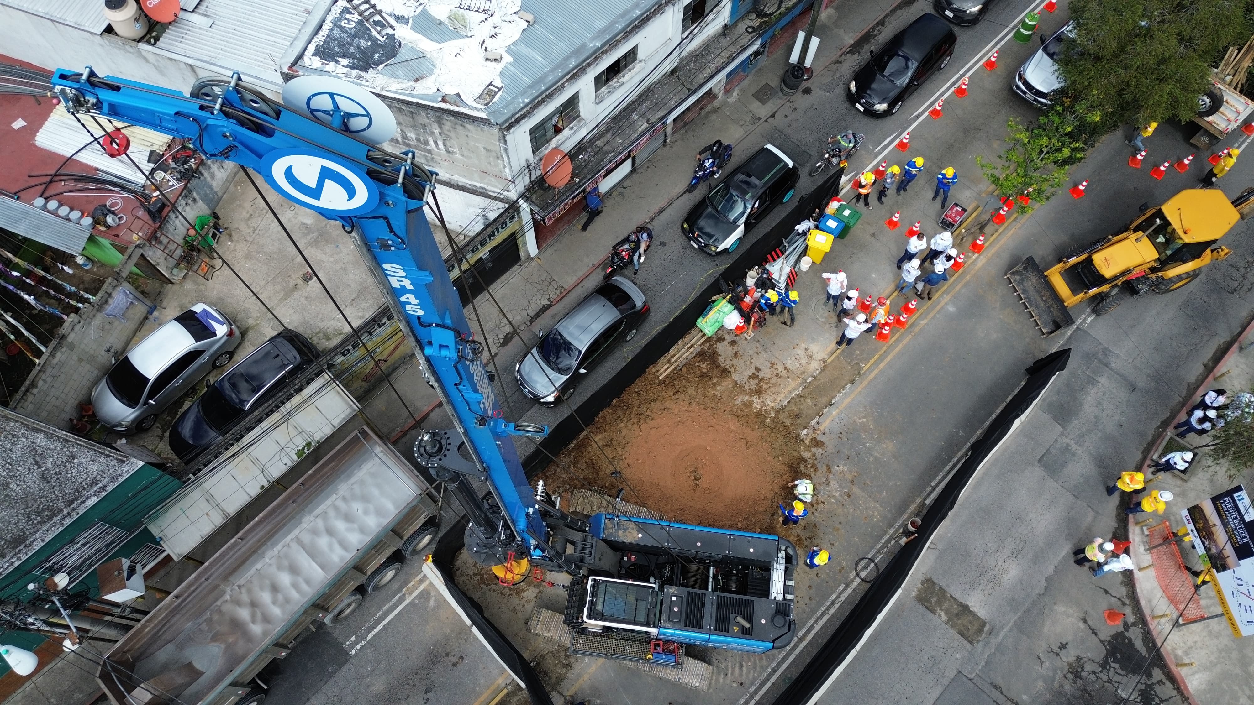 La construcción del Puente Belice II comenzó en las 20 avenida y 1ª calle de la zona 6 de la capital, (Foto Prensa Libre: Carlos Hernández Ovalle)