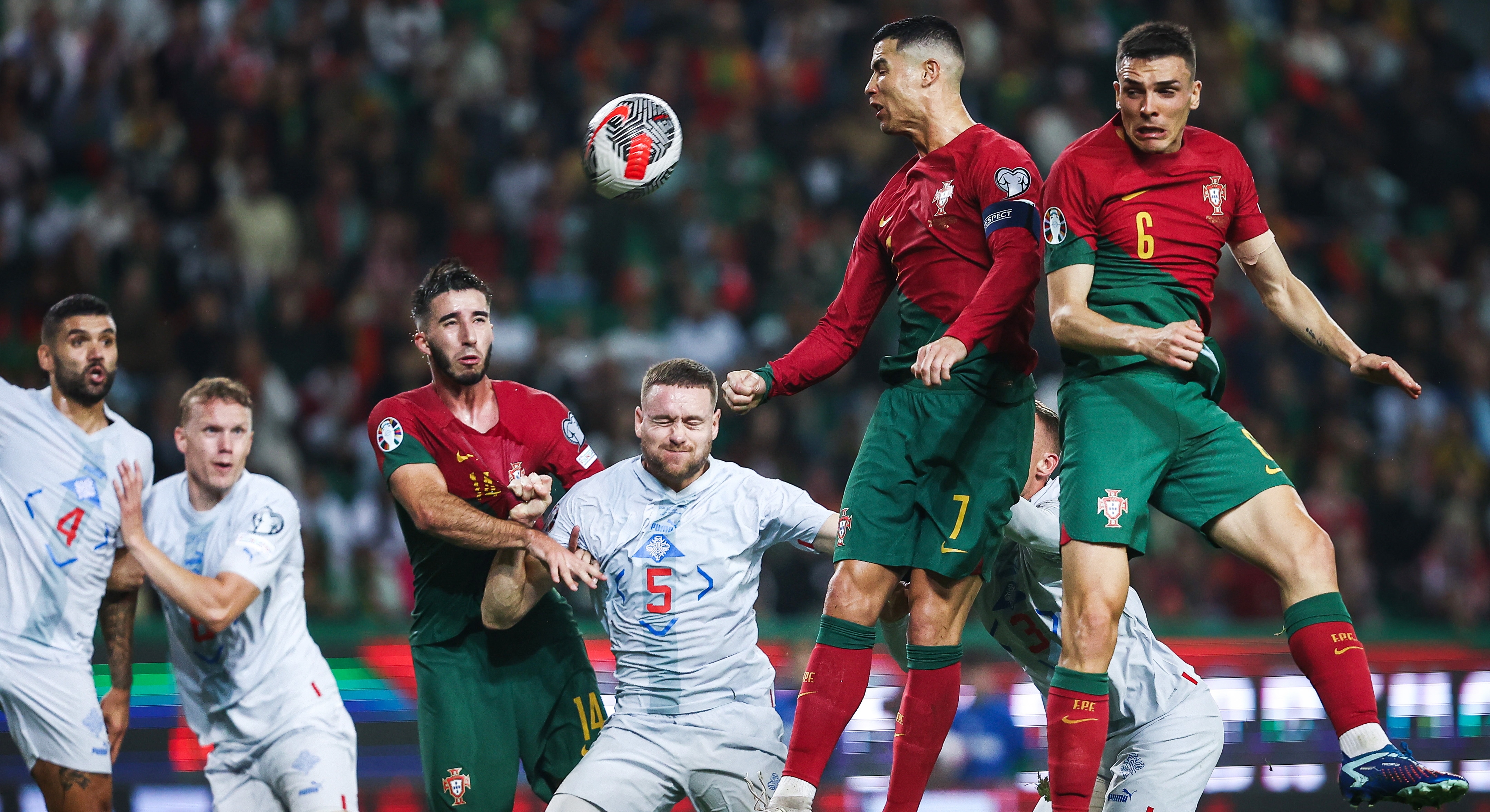 Cristiano Ronaldo en acción con la Selección de Portugal.