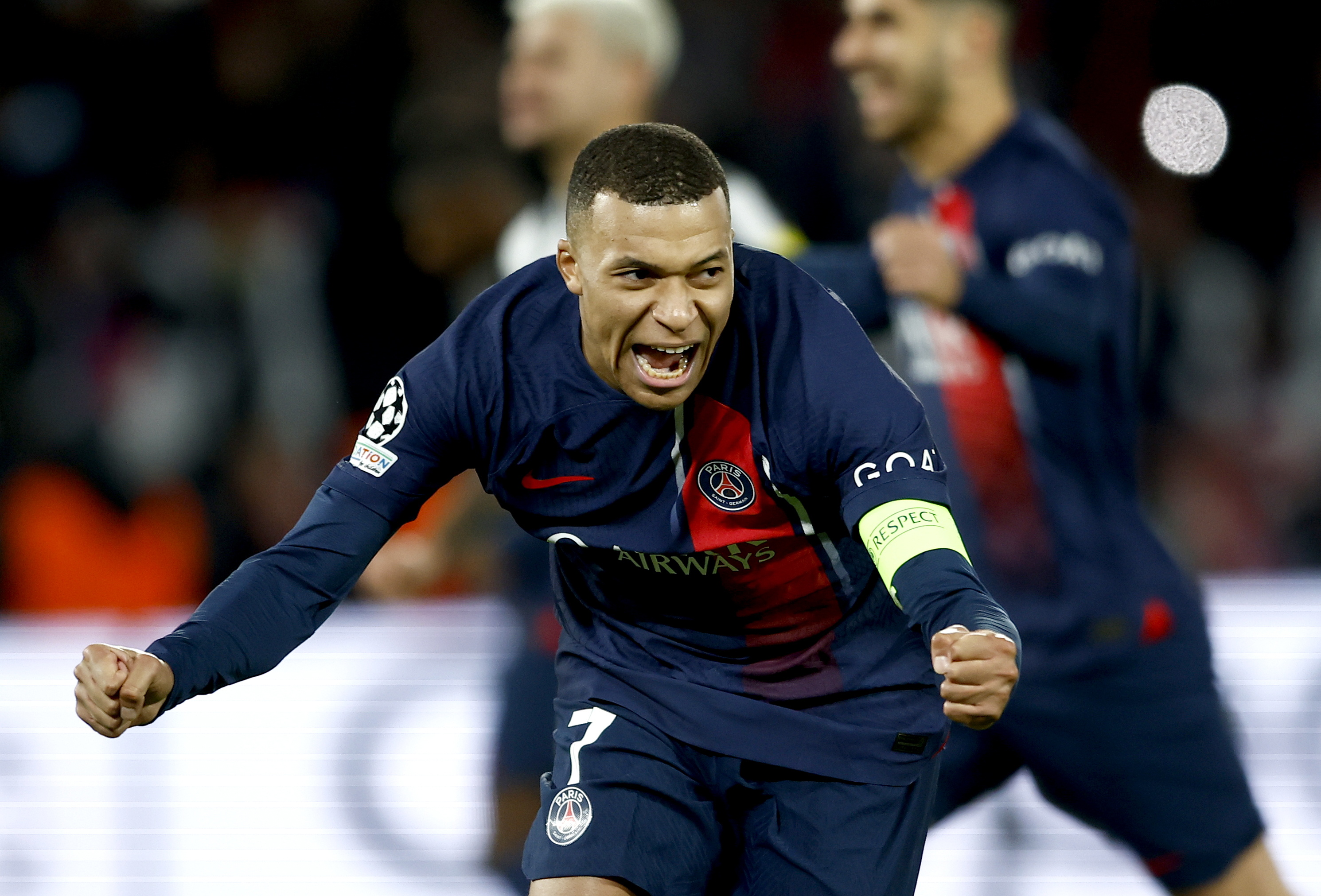 Mbappé celebra anotar su gol con el que consiguió empatar el partido. Foto Prensa Libre (EFE)