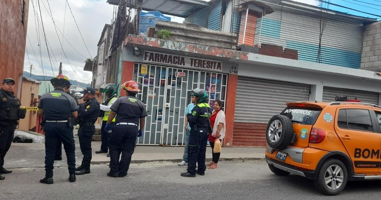 El Inacif reporta que en Mixco han muerto en forma violenta 20 personas entre el 1 de agosto y el 15 de septiembre de 2023. (Foto Prensa Libre: Bomberos Municipales Mixco).