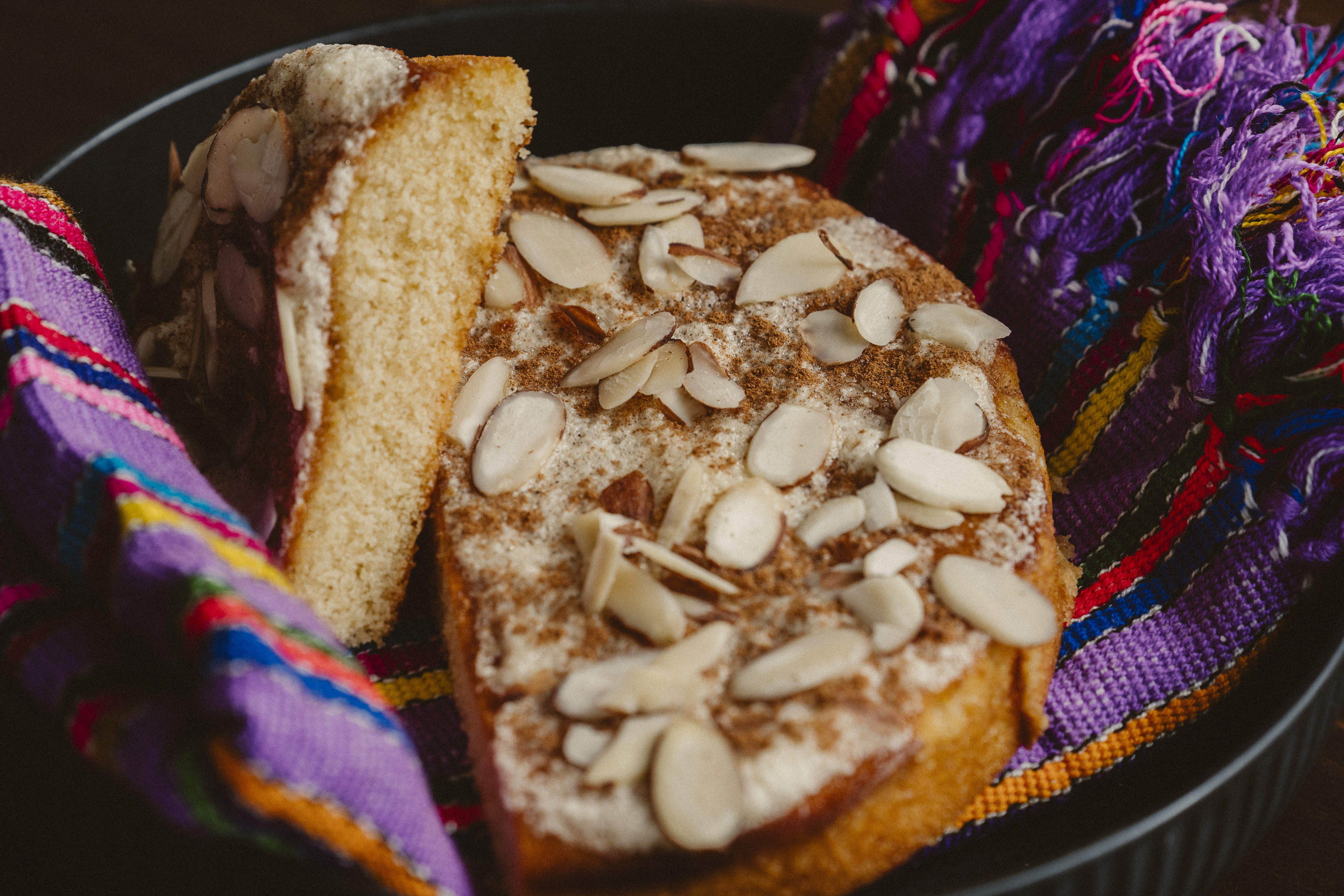 Quesadilla de almendra, receta del siglo XIX, reproducida por el chef Marlon Ovalle. (Foto Prensa Libre, cortesía de Abraham Chávez)