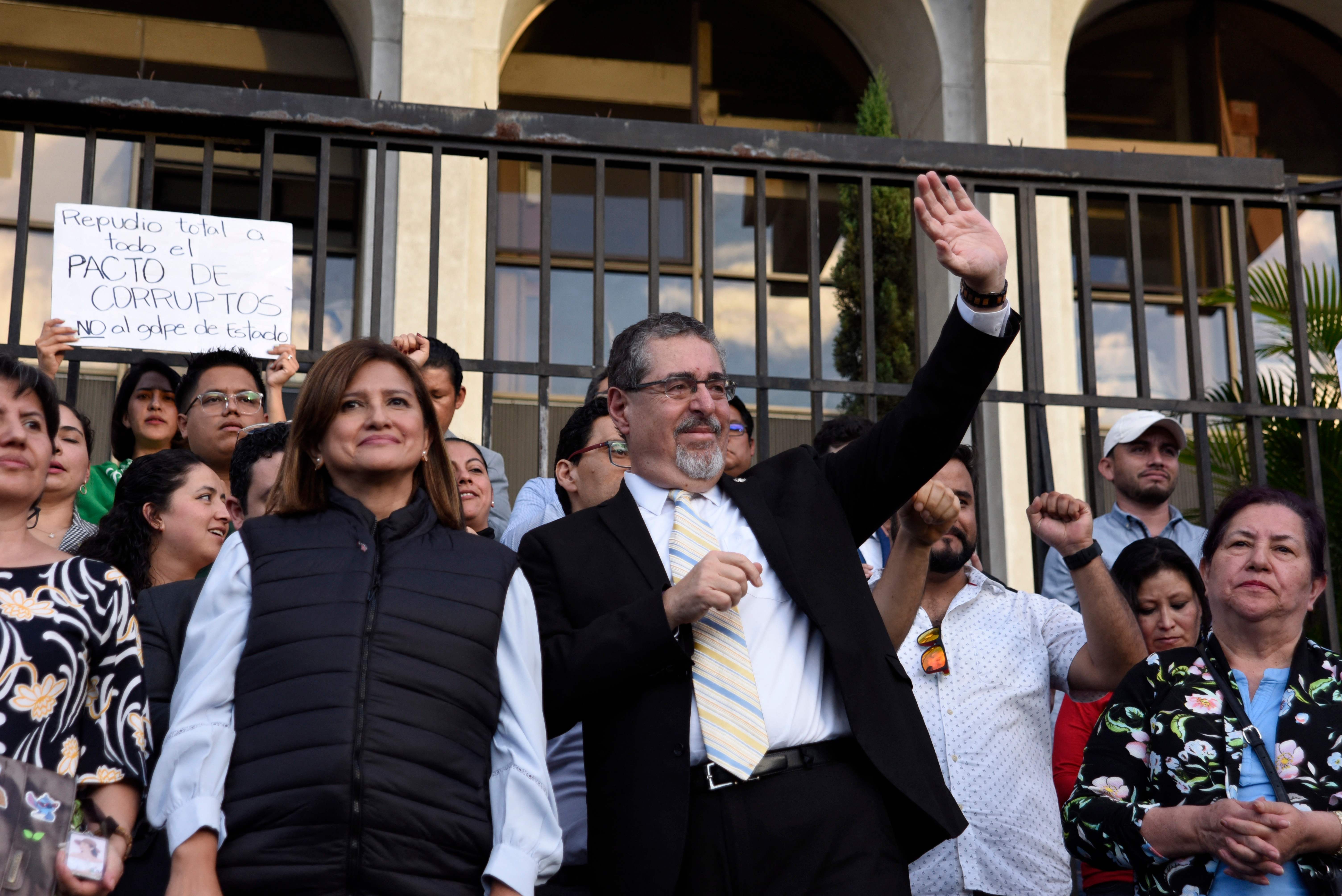 Exconstituyentes confirmaron que no hay razón para que las solicitudes pongan en riesgo la toma de posesión. (Foto Prensa Libre: AFP)